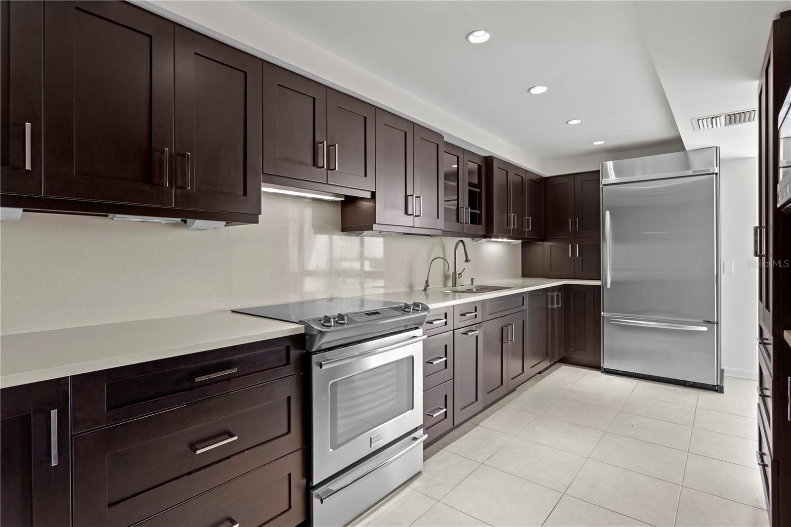 Image 16 of 50 For 3301 Bayshore Boulevard 810a