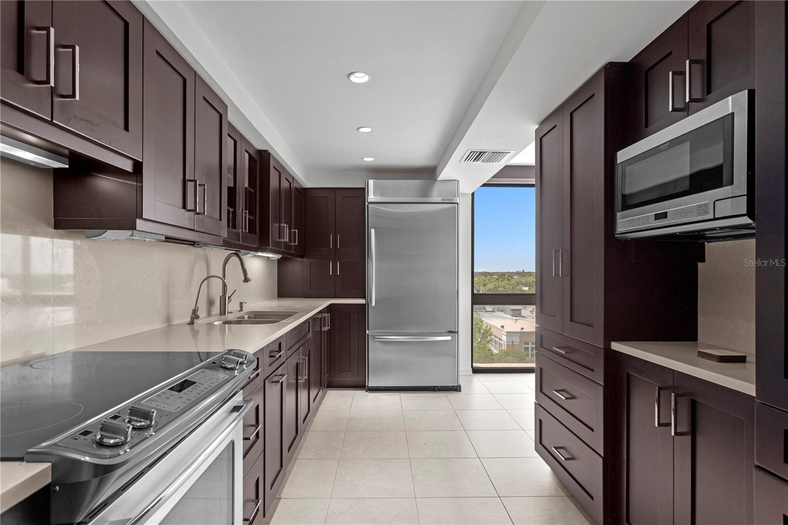 Image 17 of 50 For 3301 Bayshore Boulevard 810a