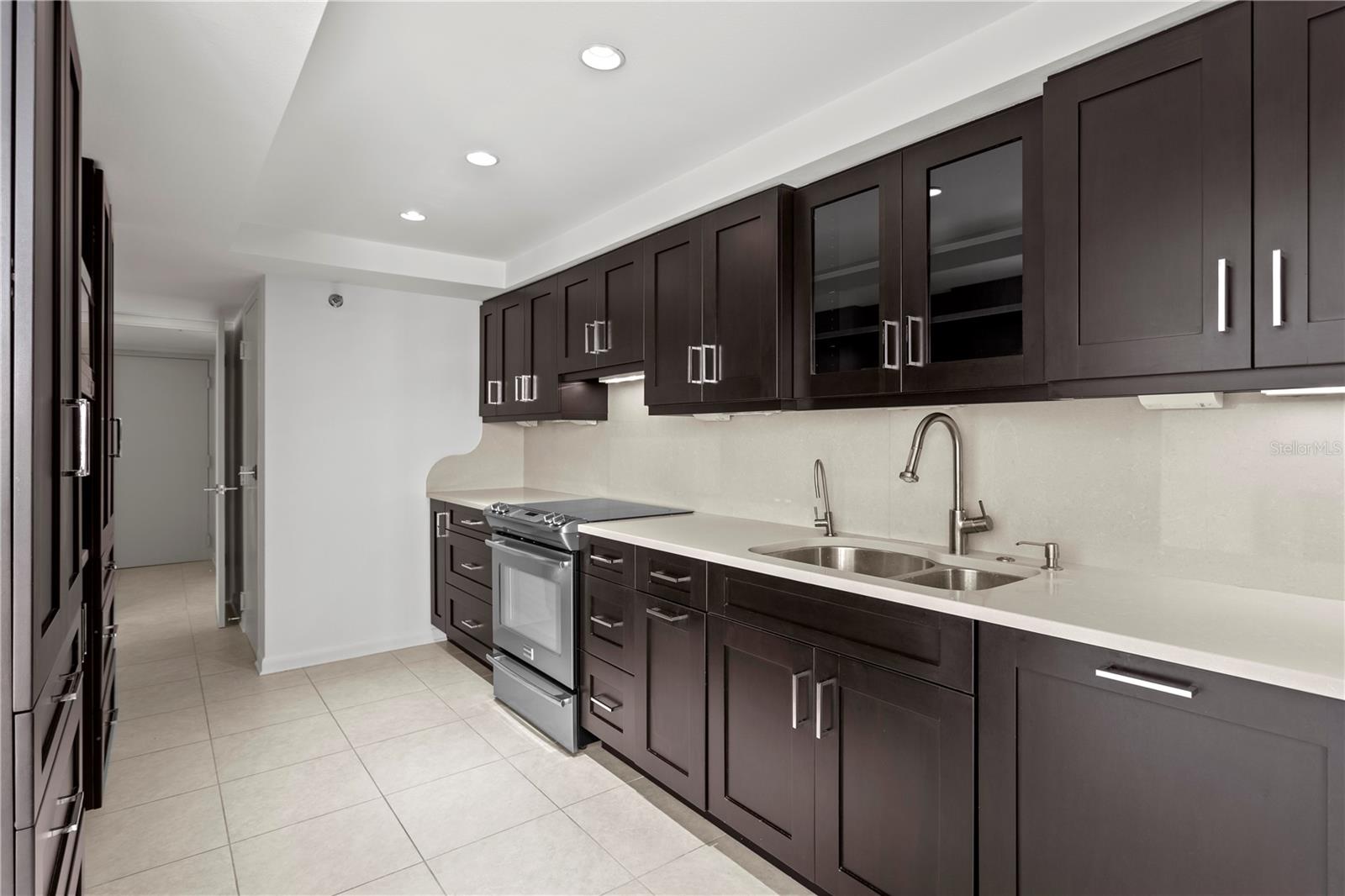 Image 23 of 50 For 3301 Bayshore Boulevard 810a