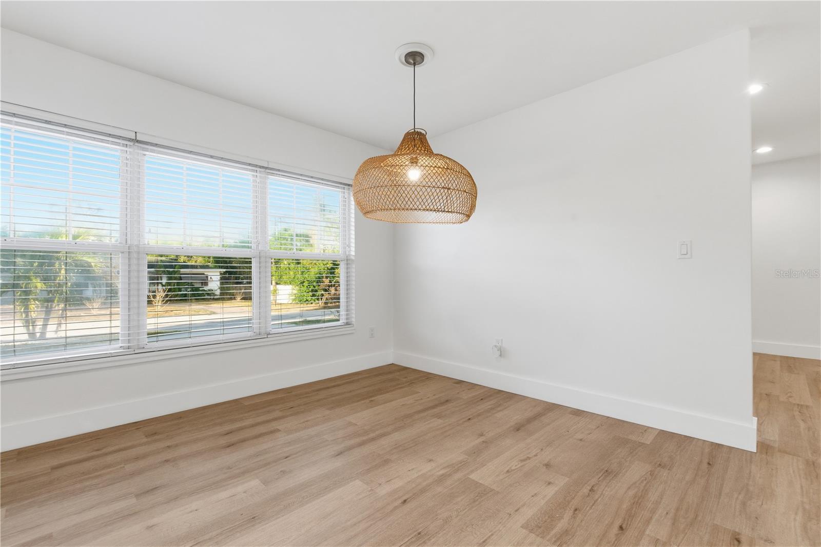 Image 11 of 46 For 327 Sunny Lane