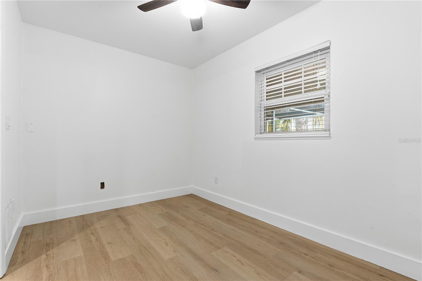 Image 23 of 46 For 327 Sunny Lane