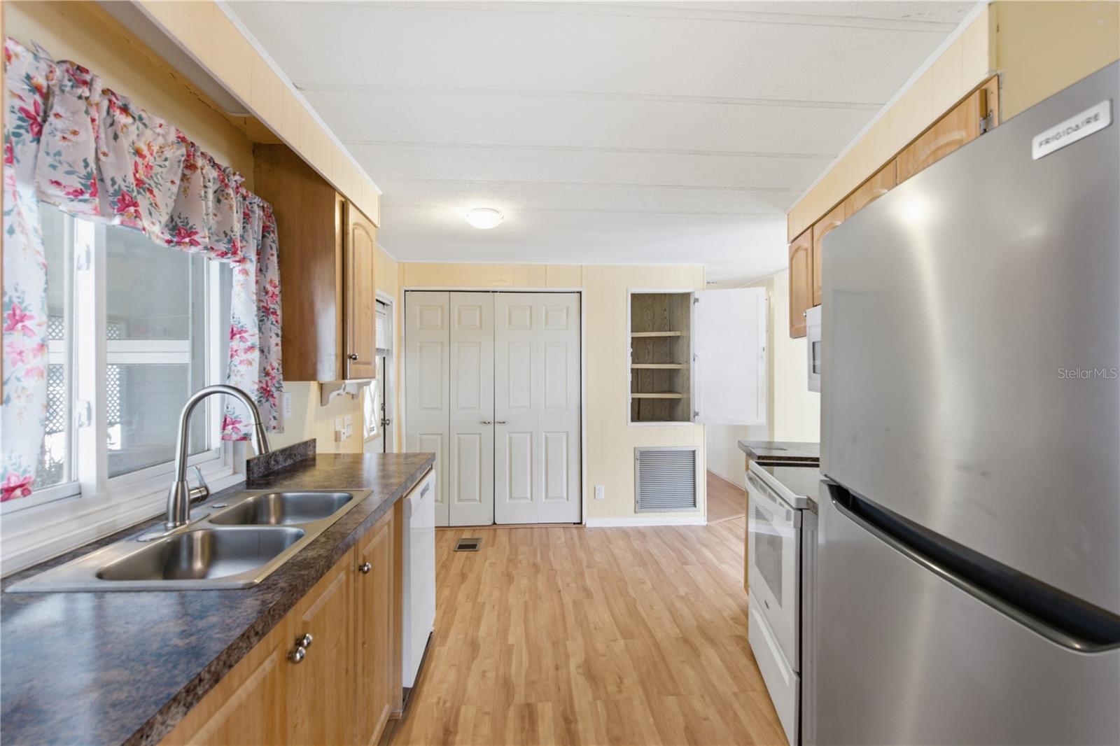 Image 23 of 46 For 808 53rd Avenue E 246