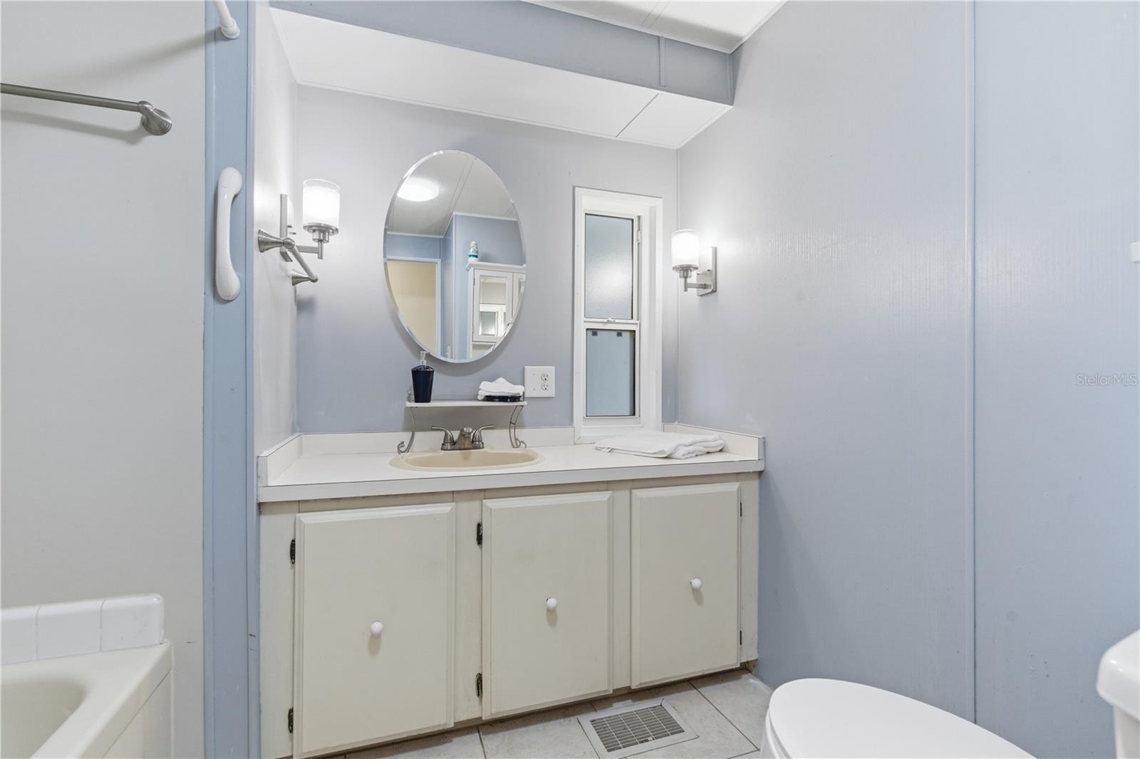 Image 8 of 46 For 808 53rd Avenue E 246