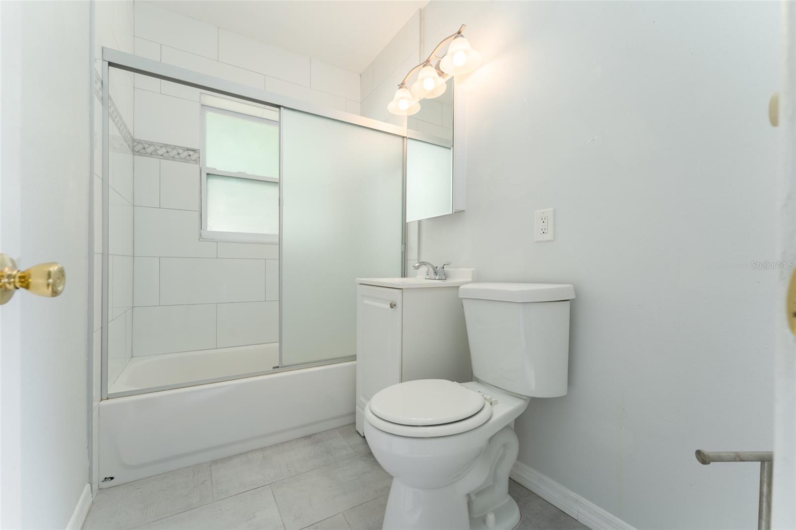 Image 16 of 49 For 811 20th Avenue N