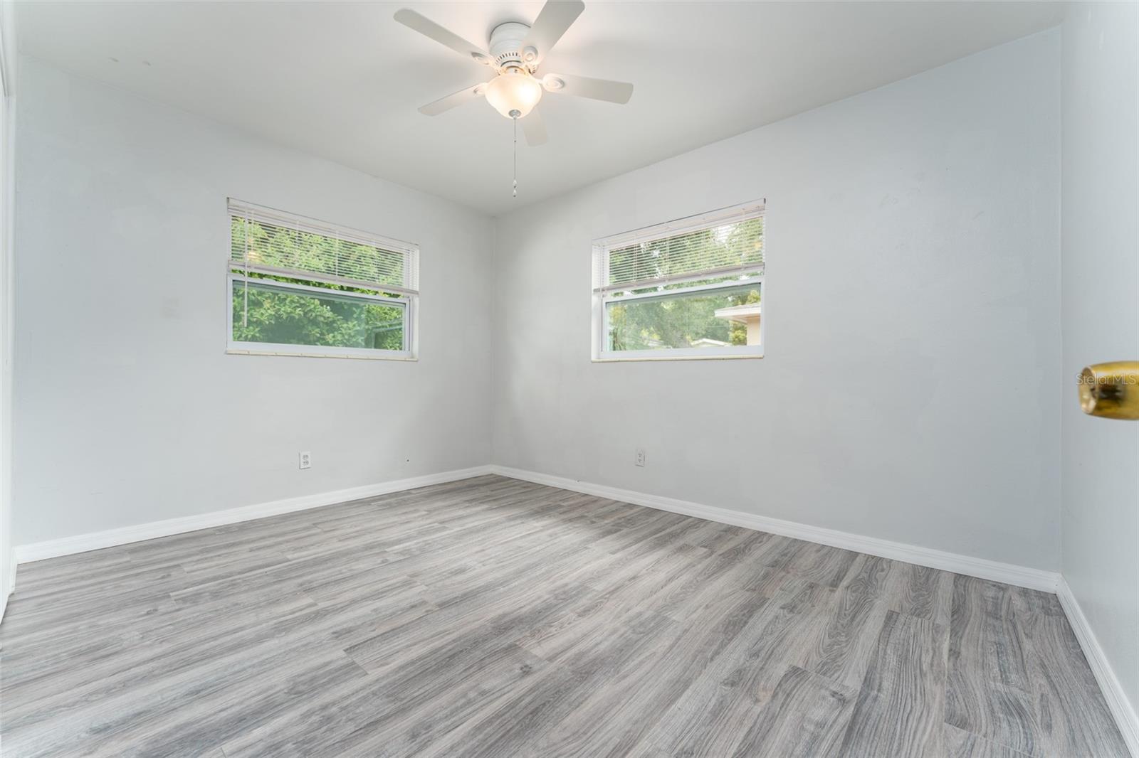 Image 17 of 49 For 811 20th Avenue N