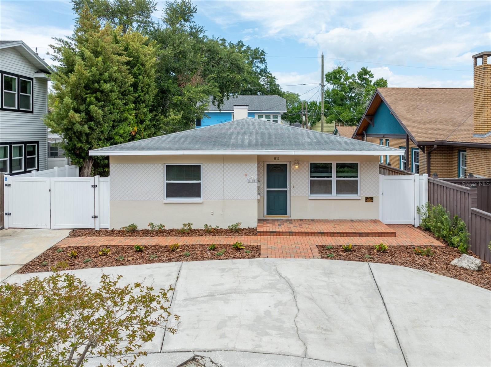 Image 2 of 49 For 811 20th Avenue N