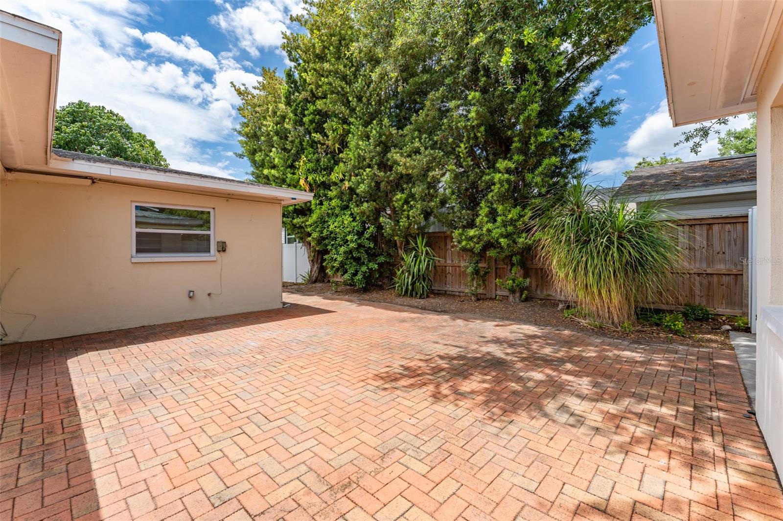 Image 24 of 49 For 811 20th Avenue N