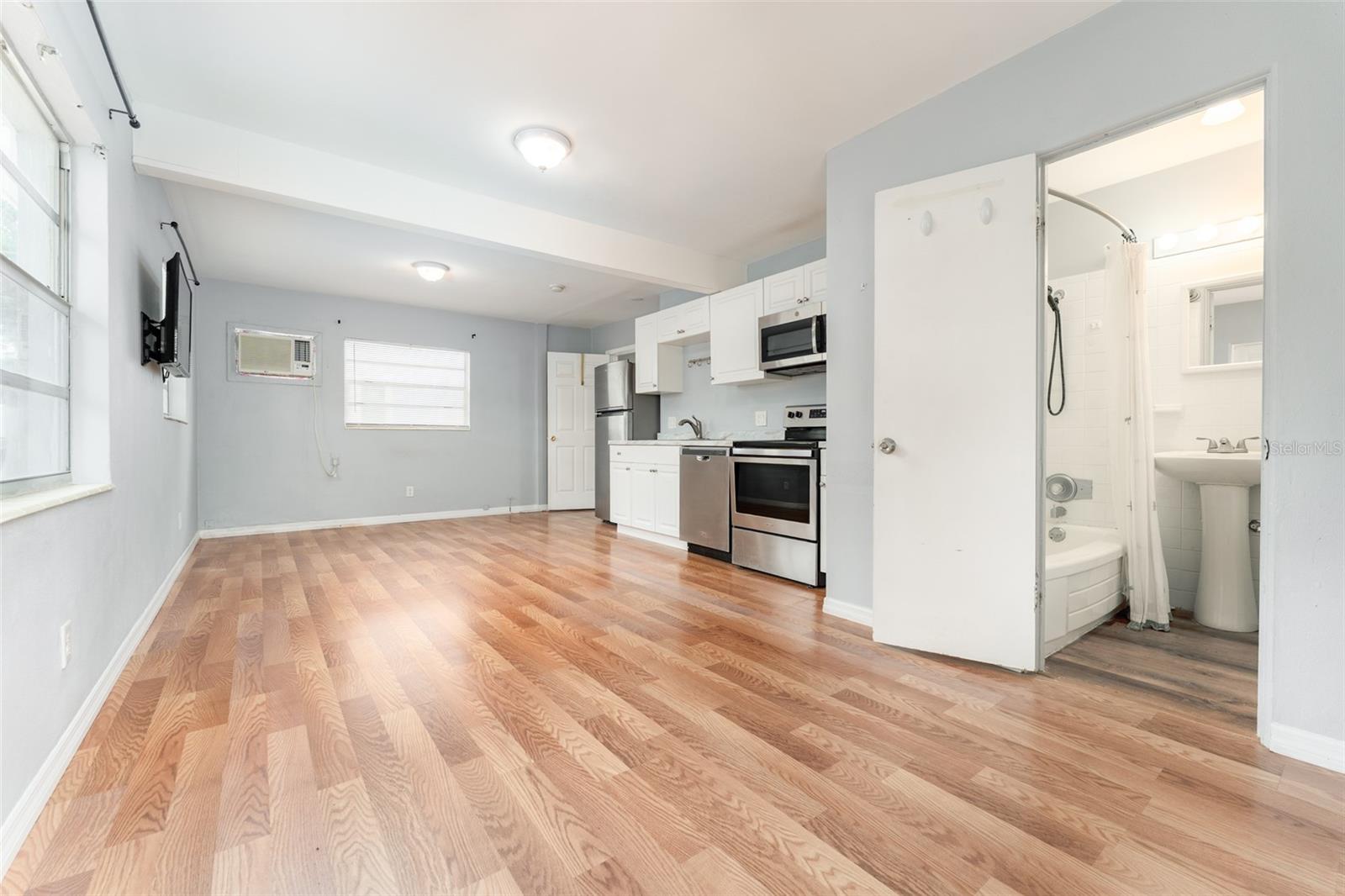 Image 28 of 49 For 811 20th Avenue N