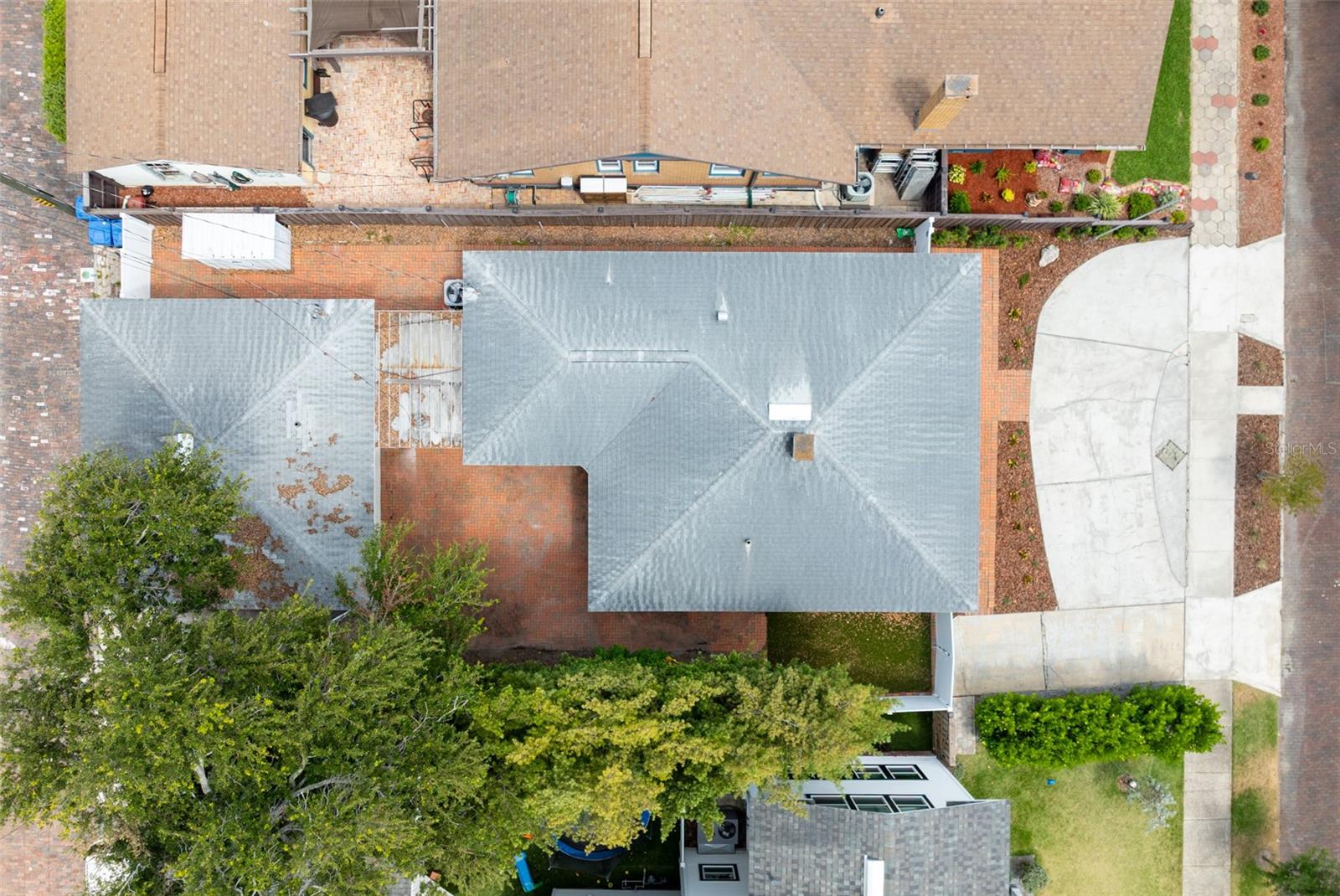 Image 3 of 49 For 811 20th Avenue N