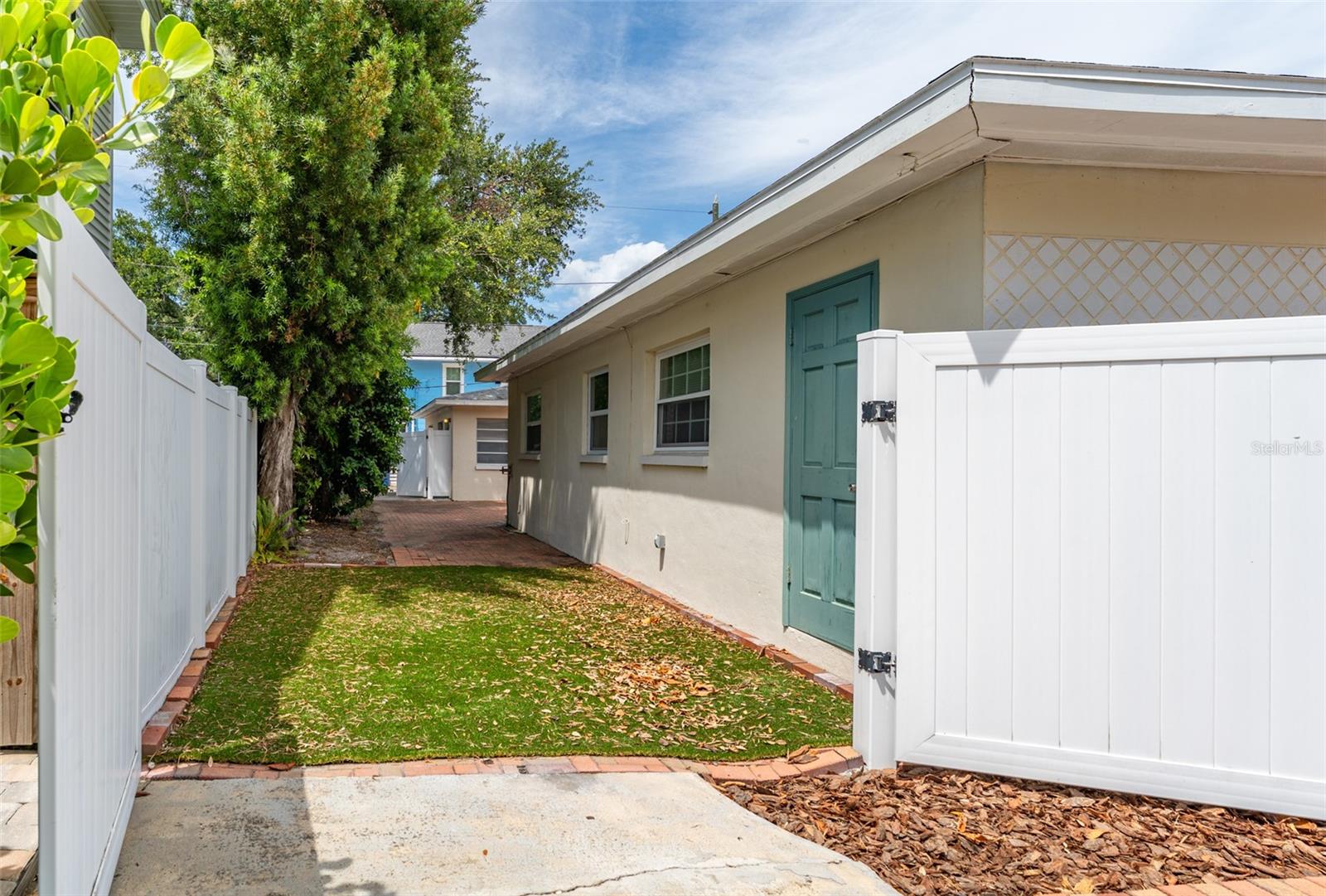 Image 4 of 49 For 811 20th Avenue N