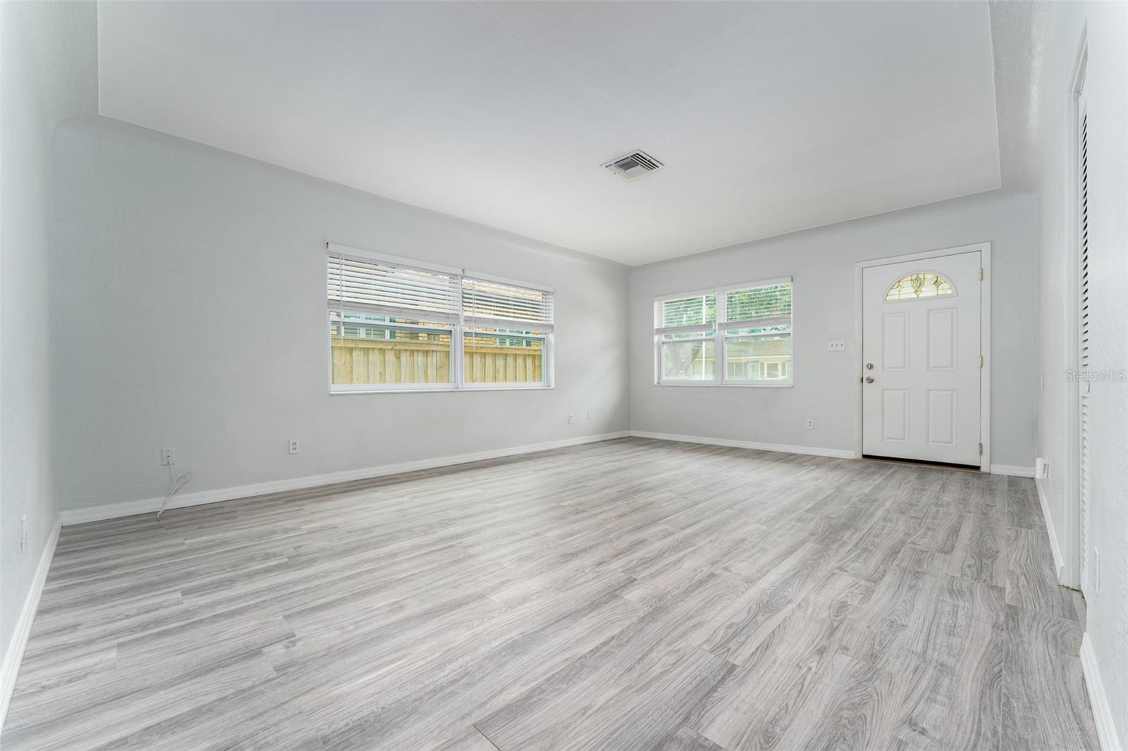 Image 5 of 49 For 811 20th Avenue N