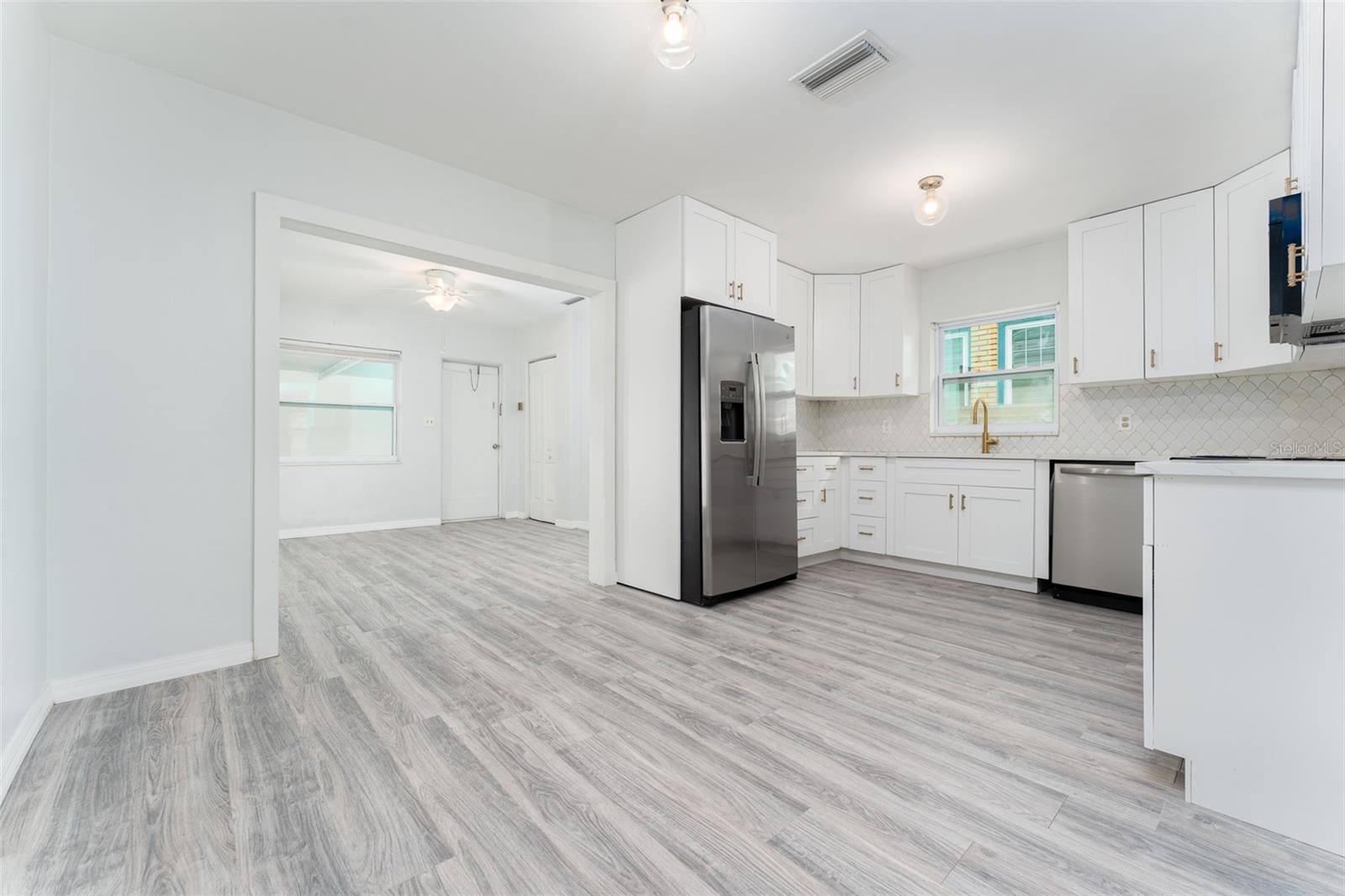 Image 6 of 49 For 811 20th Avenue N