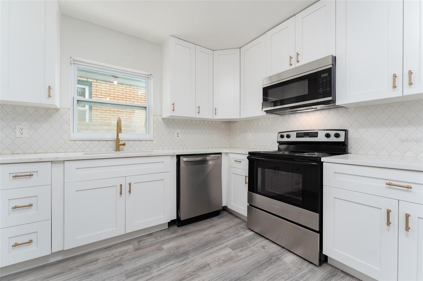 Image 7 of 49 For 811 20th Avenue N