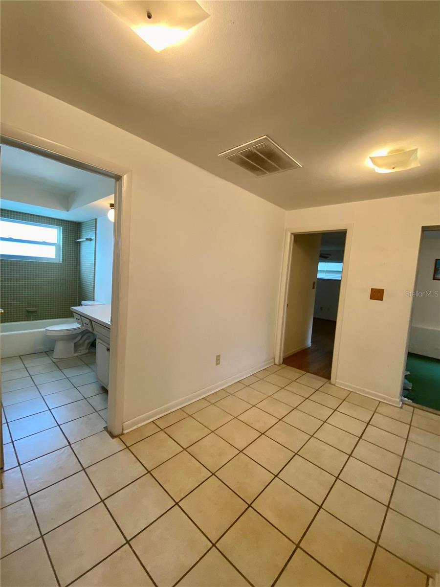 Image 18 of 33 For 2084 Ridgelane Road