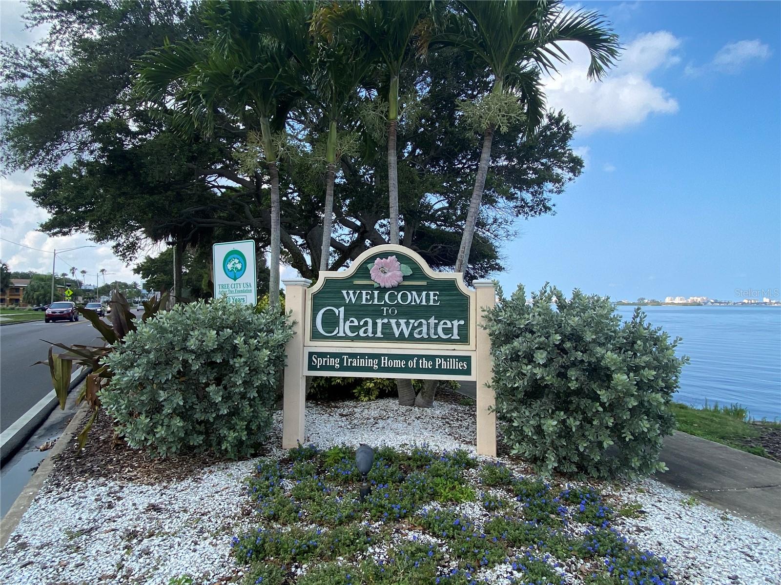 Image 2 of 33 For 2084 Ridgelane Road