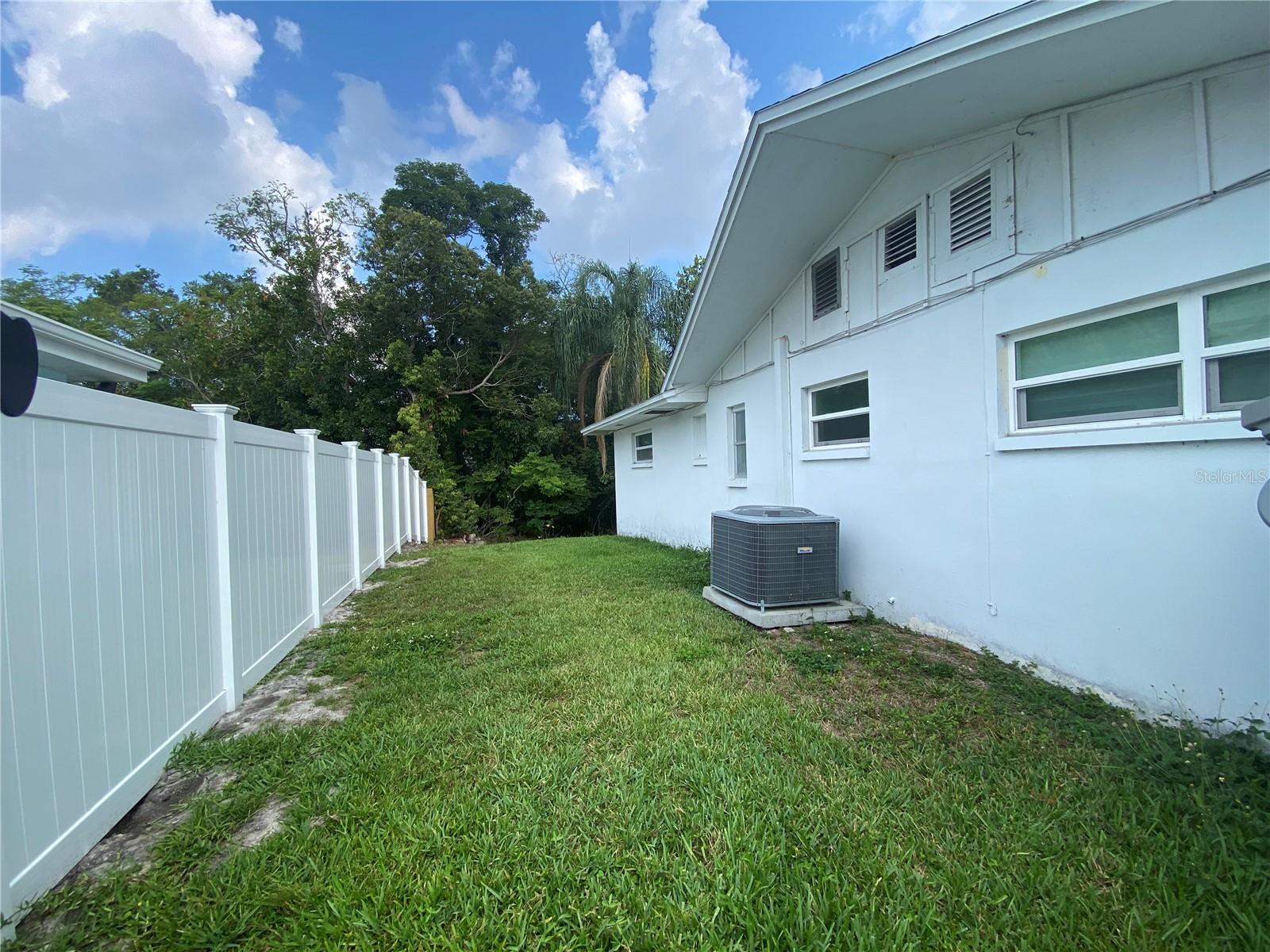 Image 28 of 33 For 2084 Ridgelane Road