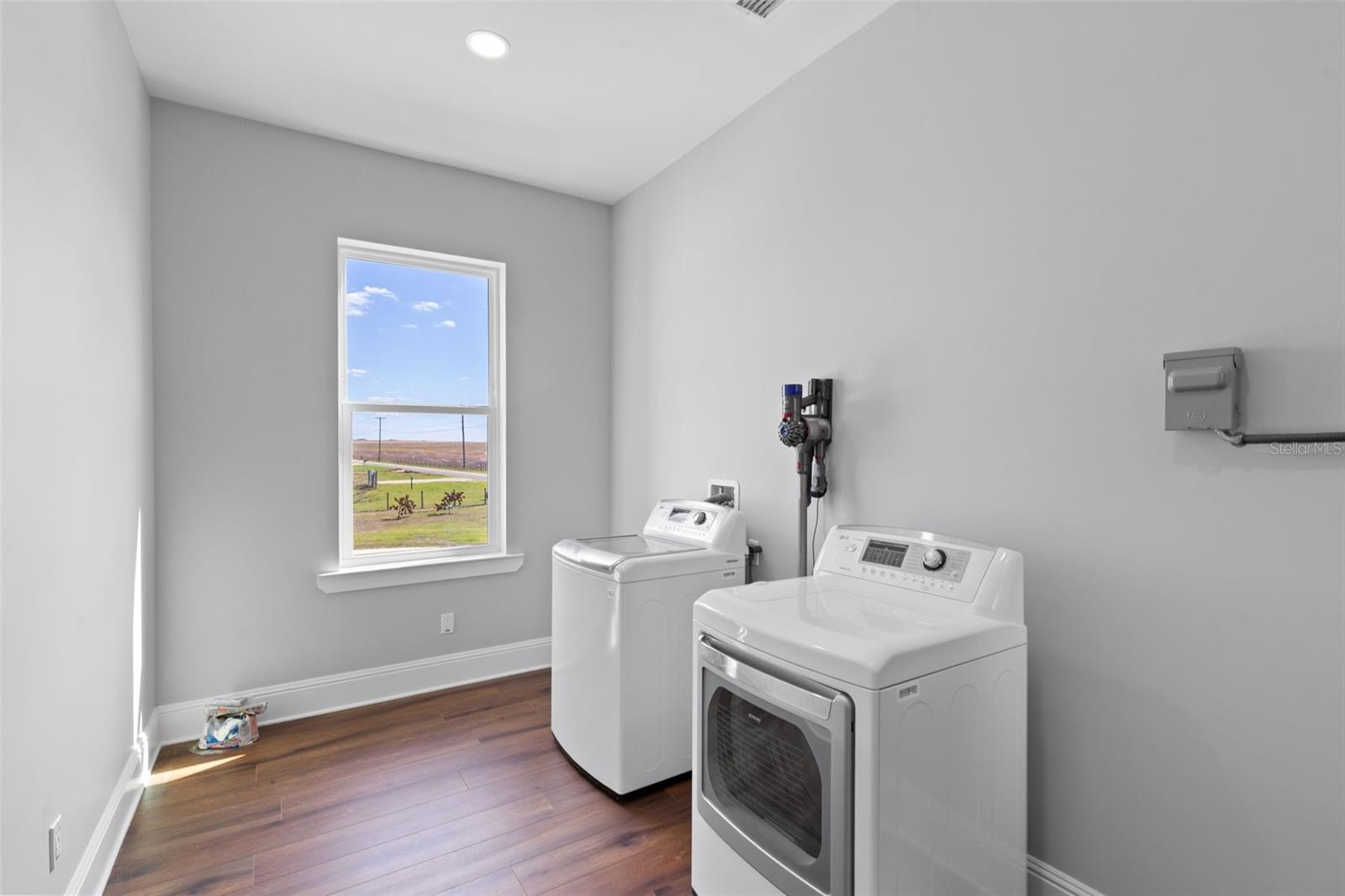 Image 17 of 43 For 3321 Kingsway Road