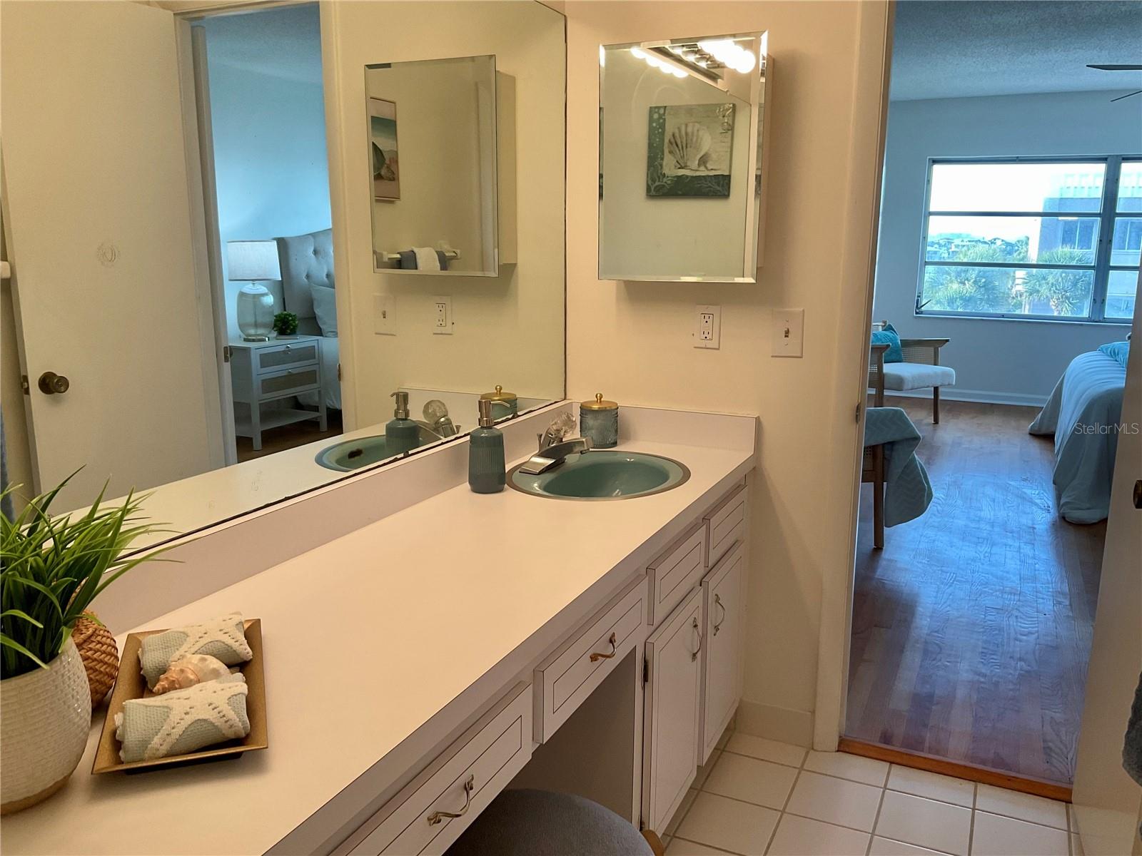 Image 18 of 24 For 100 Bluff View Drive 308a