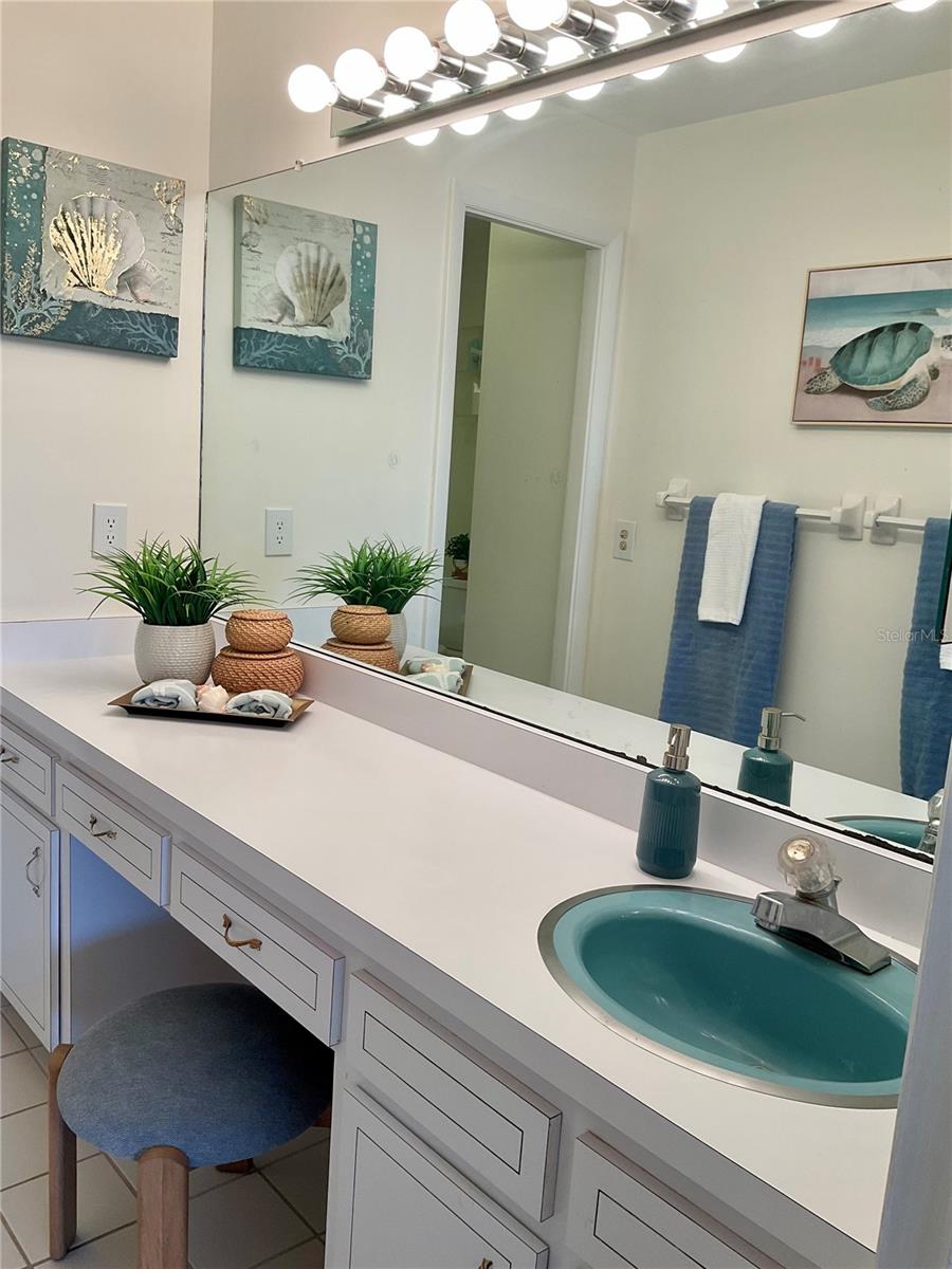 Image 19 of 24 For 100 Bluff View Drive 308a