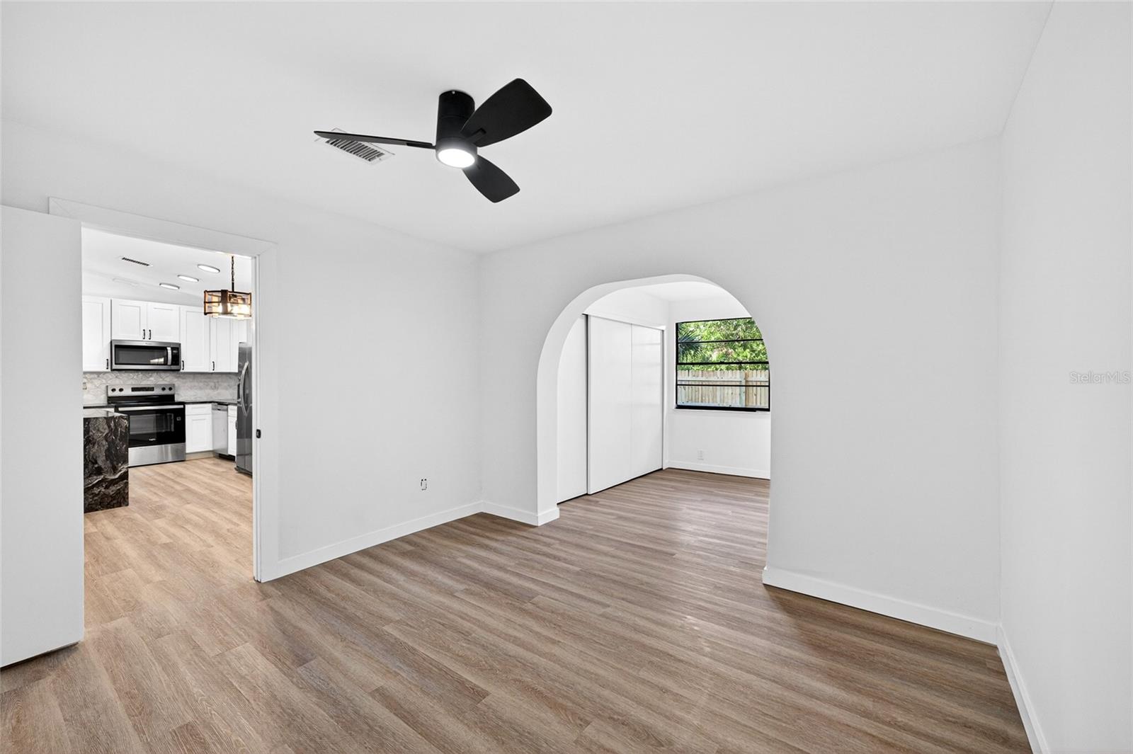 Image 14 of 35 For 14841 Oak Vine Drive