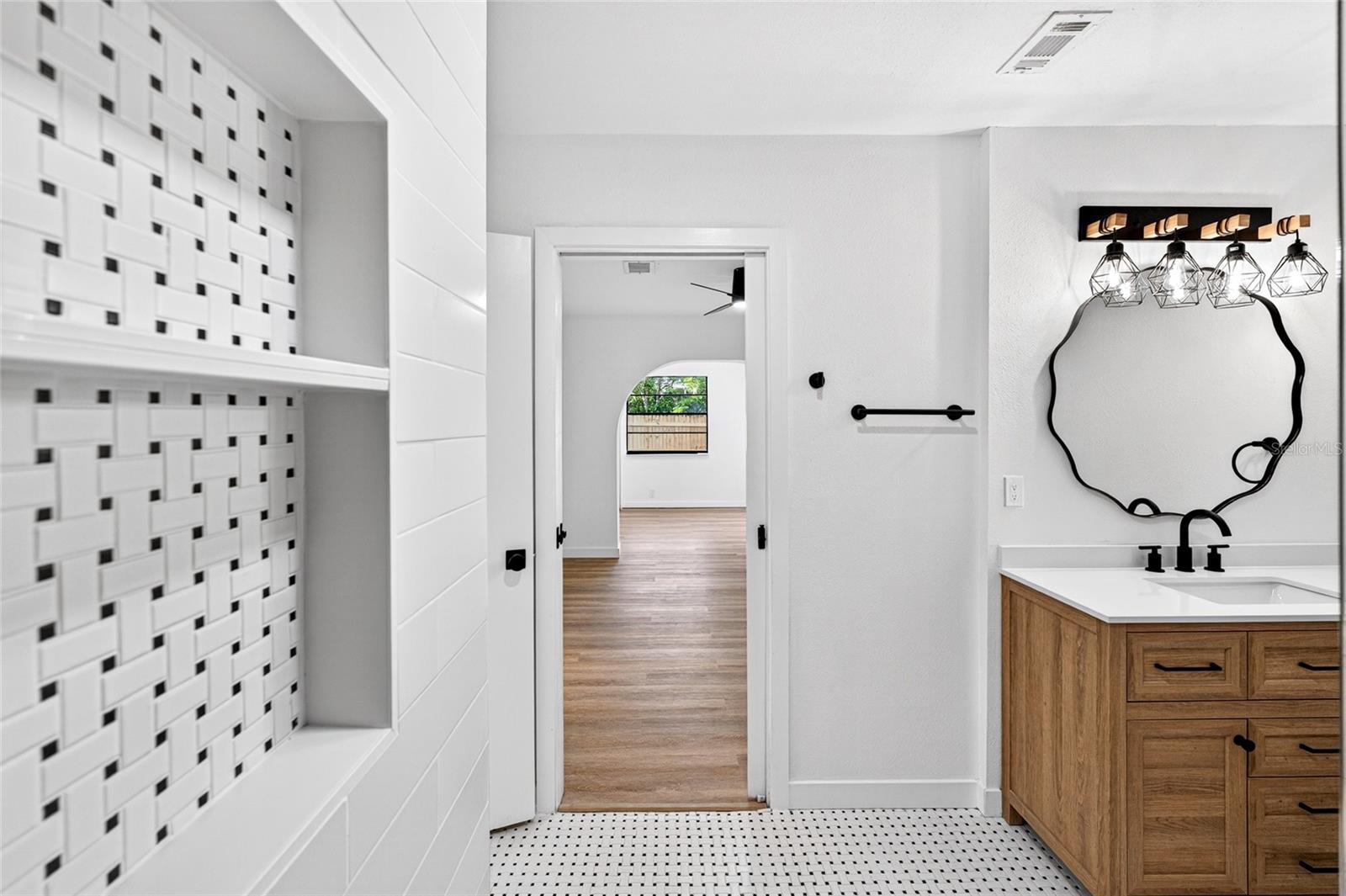 Image 17 of 35 For 14841 Oak Vine Drive