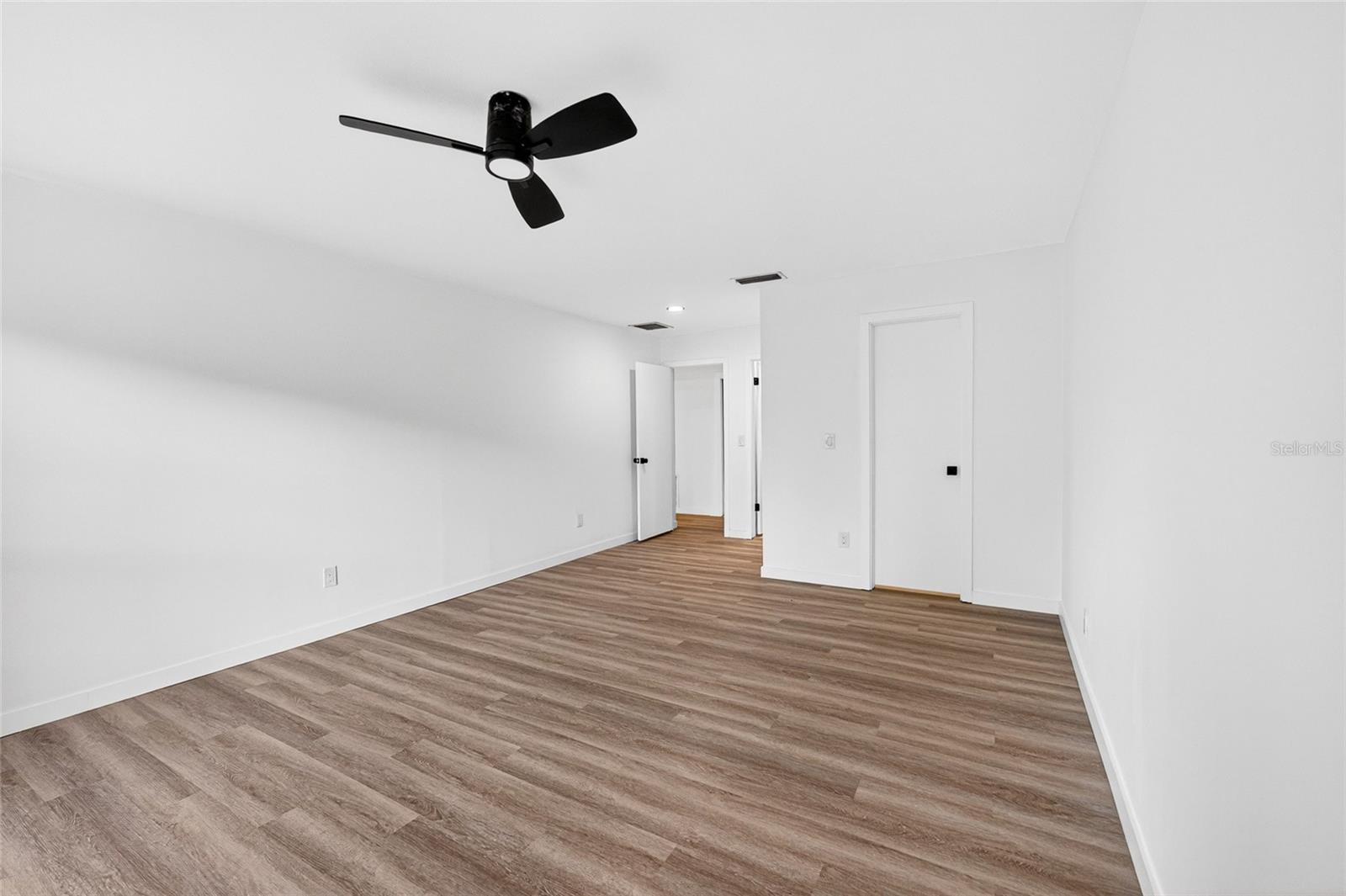 Image 20 of 35 For 14841 Oak Vine Drive