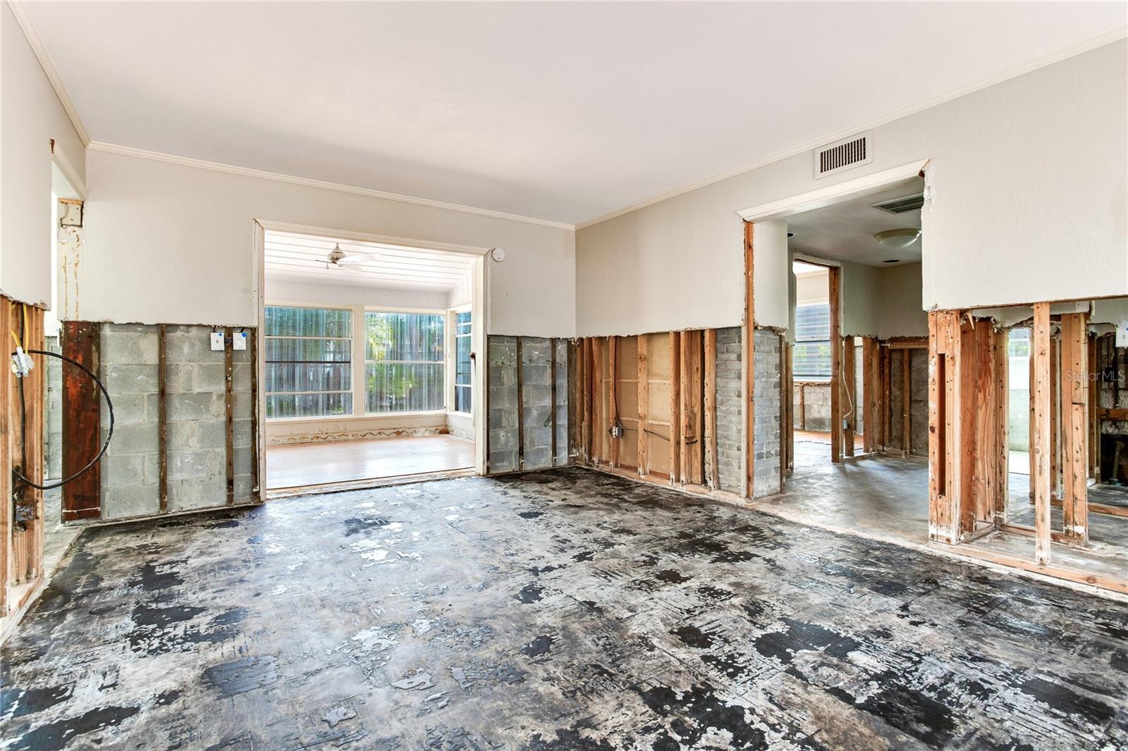 Image 17 of 50 For 16107 Gulf Boulevard