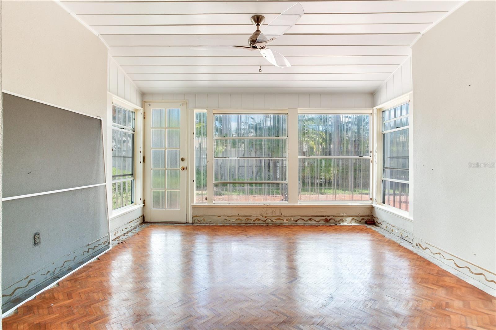 Image 18 of 50 For 16107 Gulf Boulevard