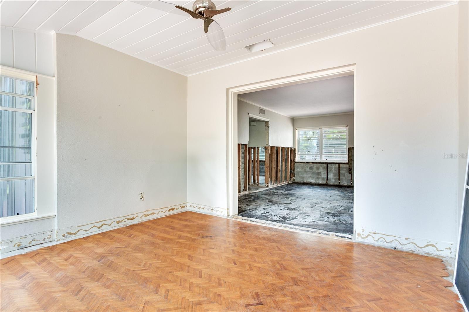 Image 19 of 50 For 16107 Gulf Boulevard