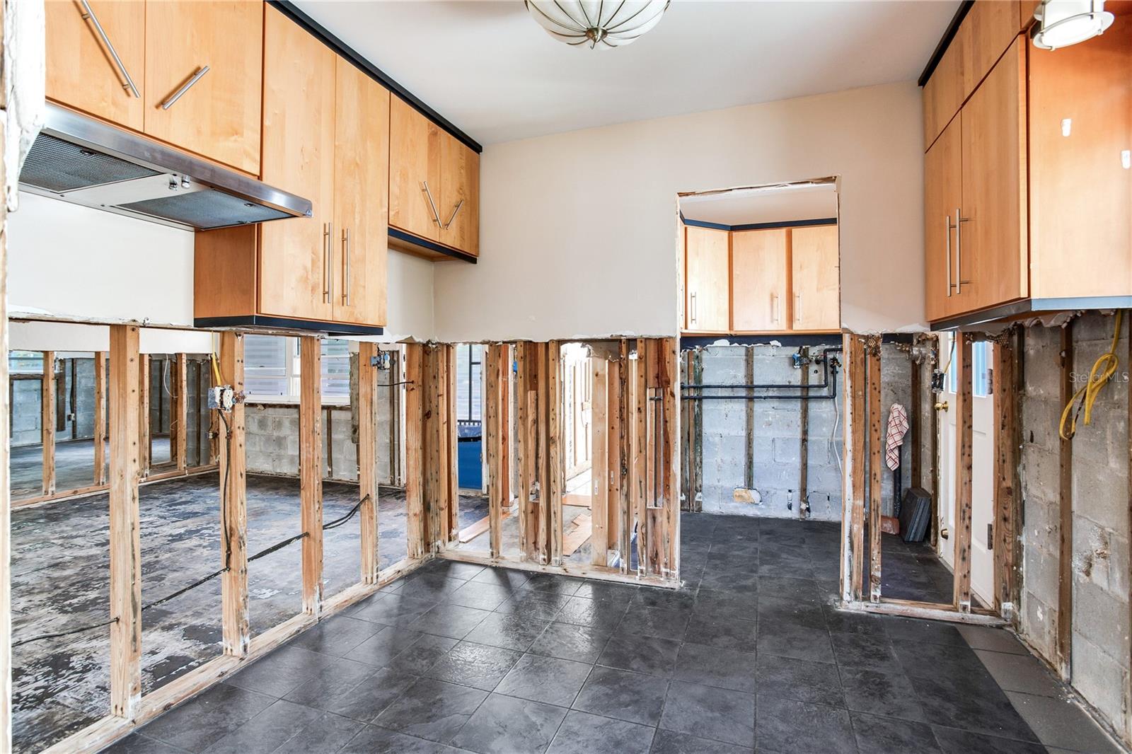 Image 24 of 50 For 16107 Gulf Boulevard