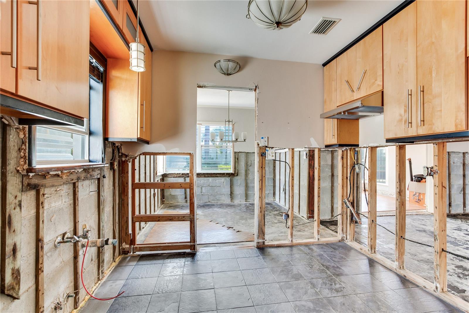 Image 25 of 50 For 16107 Gulf Boulevard