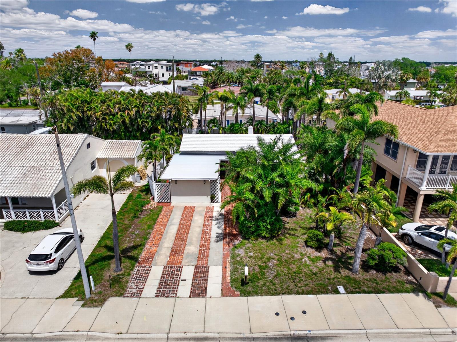 Image 6 of 50 For 16107 Gulf Boulevard