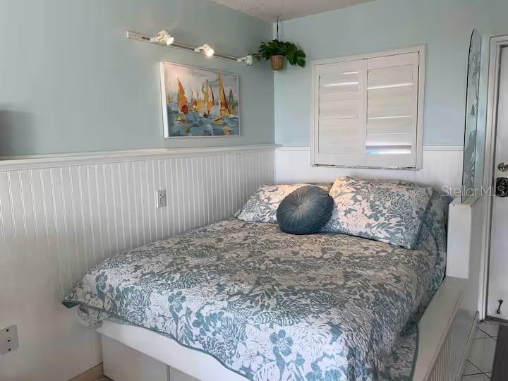 Image 15 of 33 For 800 Bayway Boulevard 26