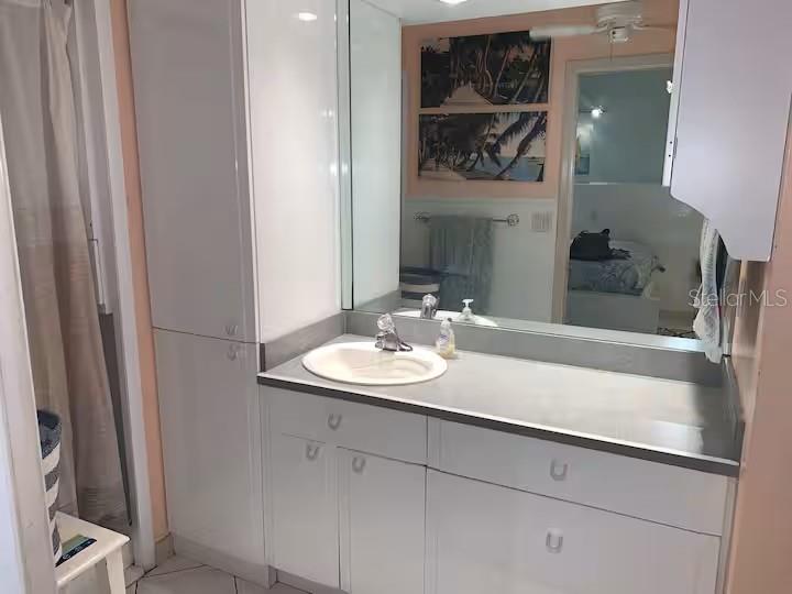 Image 23 of 33 For 800 Bayway Boulevard 26