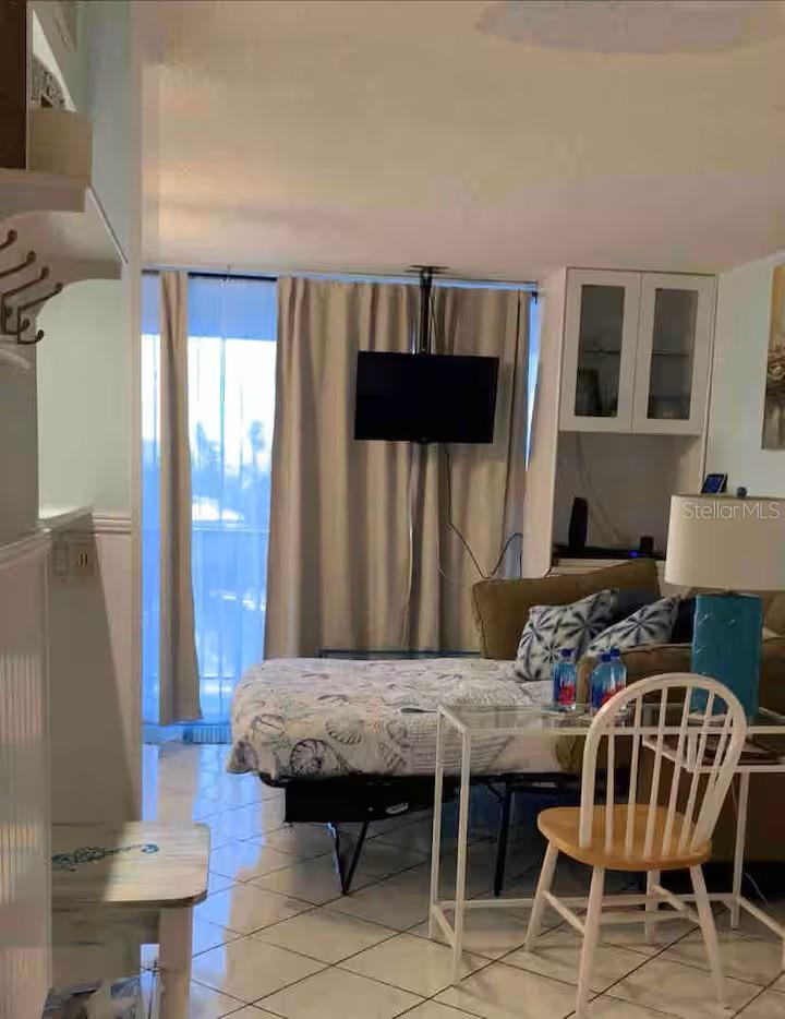 Image 4 of 33 For 800 Bayway Boulevard 26