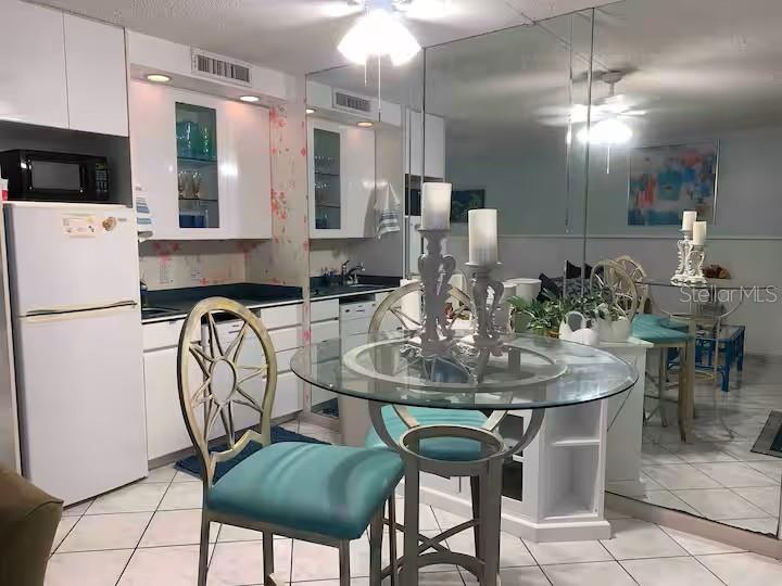 Image 7 of 33 For 800 Bayway Boulevard 26