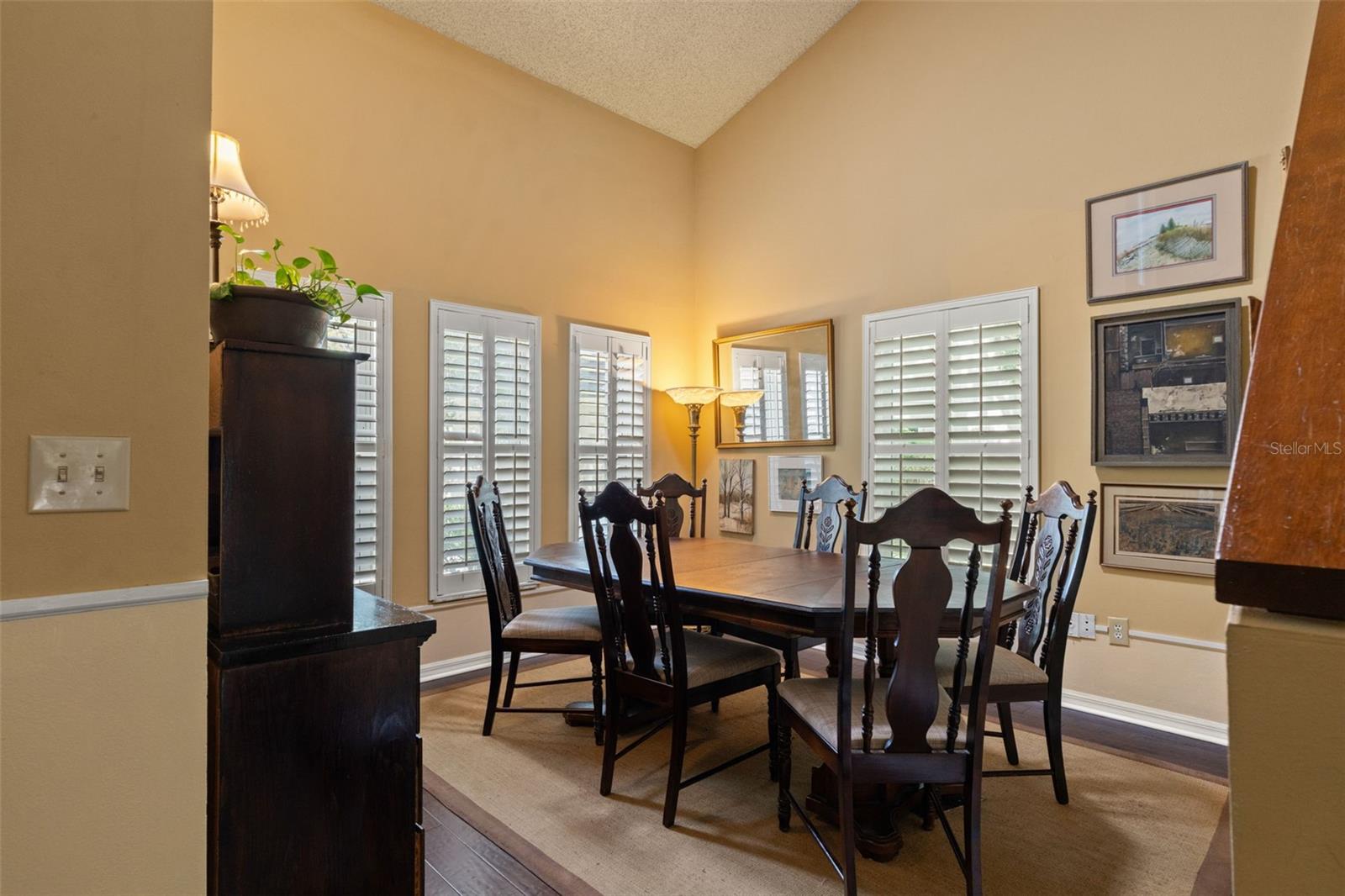 Listing photo id 9 for 16105 Cadbury Court