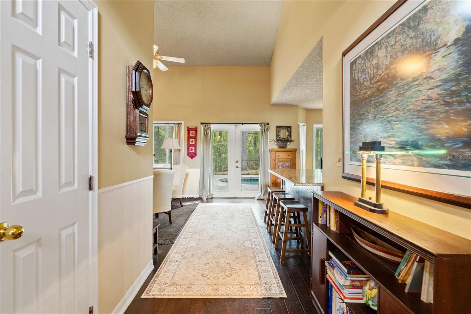 Listing photo id 11 for 16105 Cadbury Court