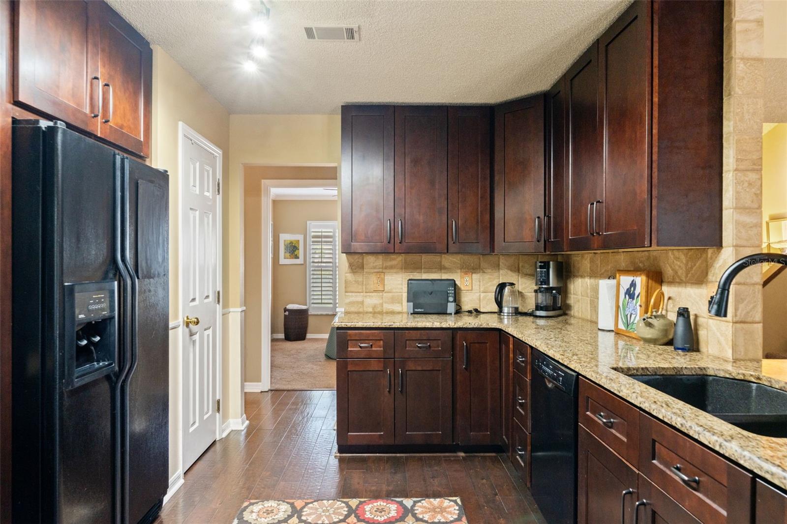 Listing photo id 14 for 16105 Cadbury Court