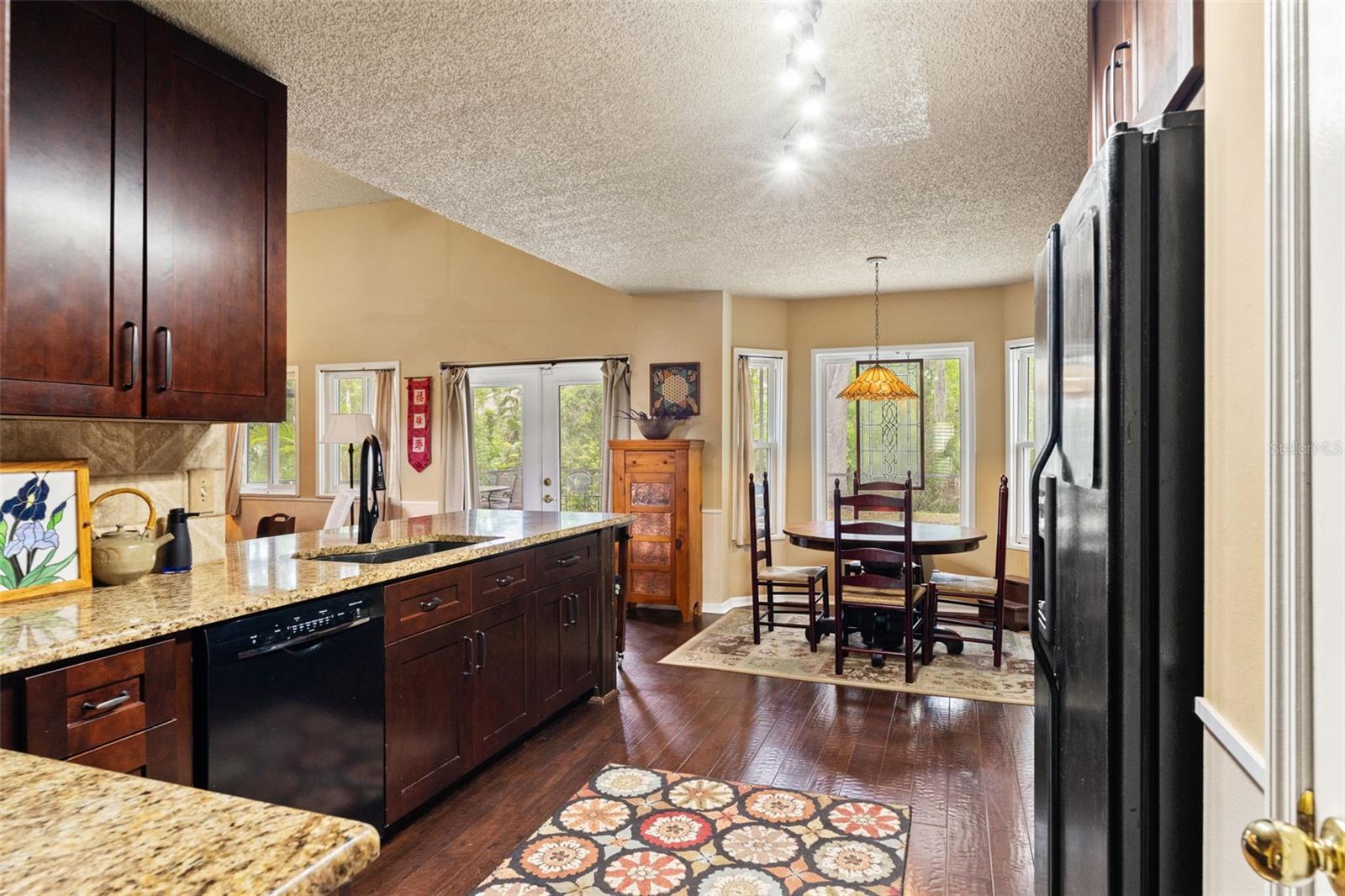 Listing photo id 15 for 16105 Cadbury Court