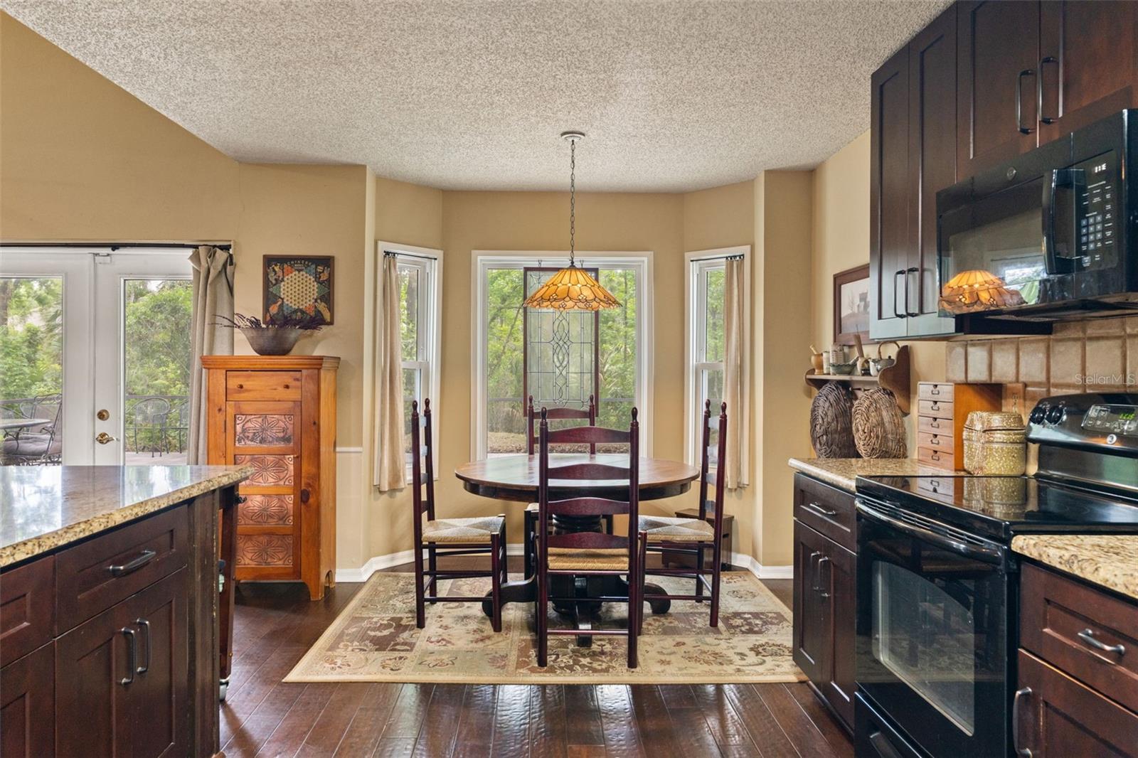 Listing photo id 16 for 16105 Cadbury Court