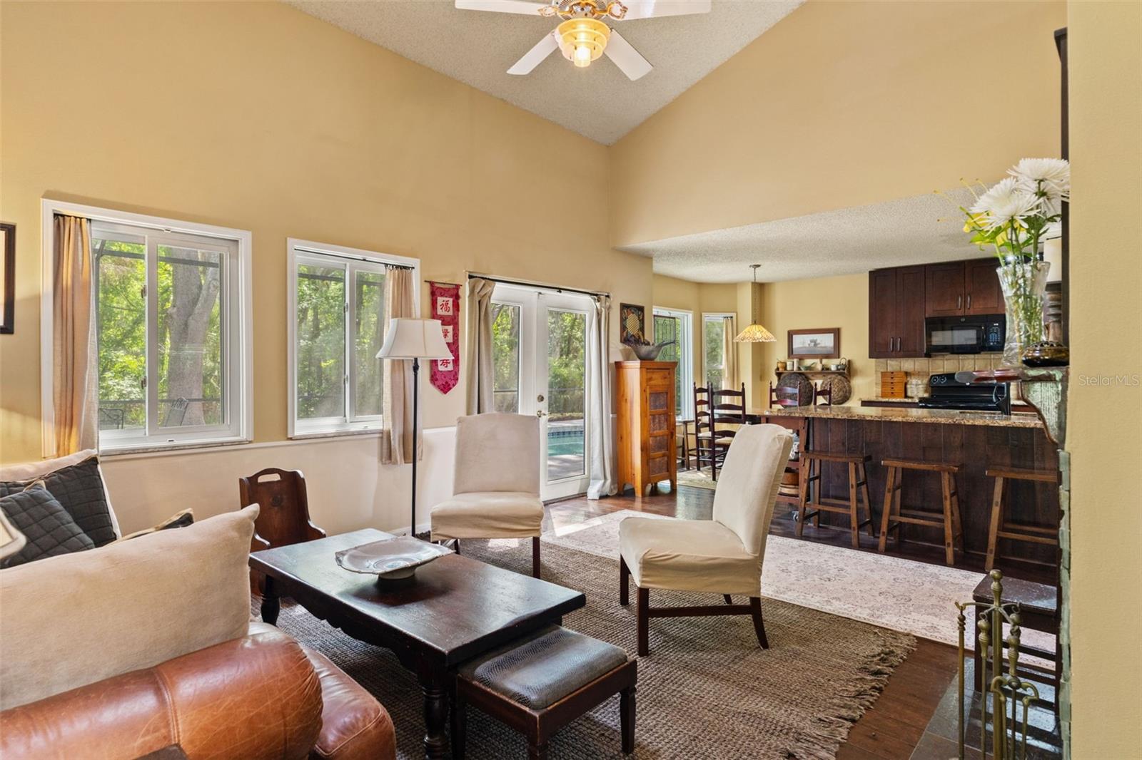 Listing photo id 22 for 16105 Cadbury Court