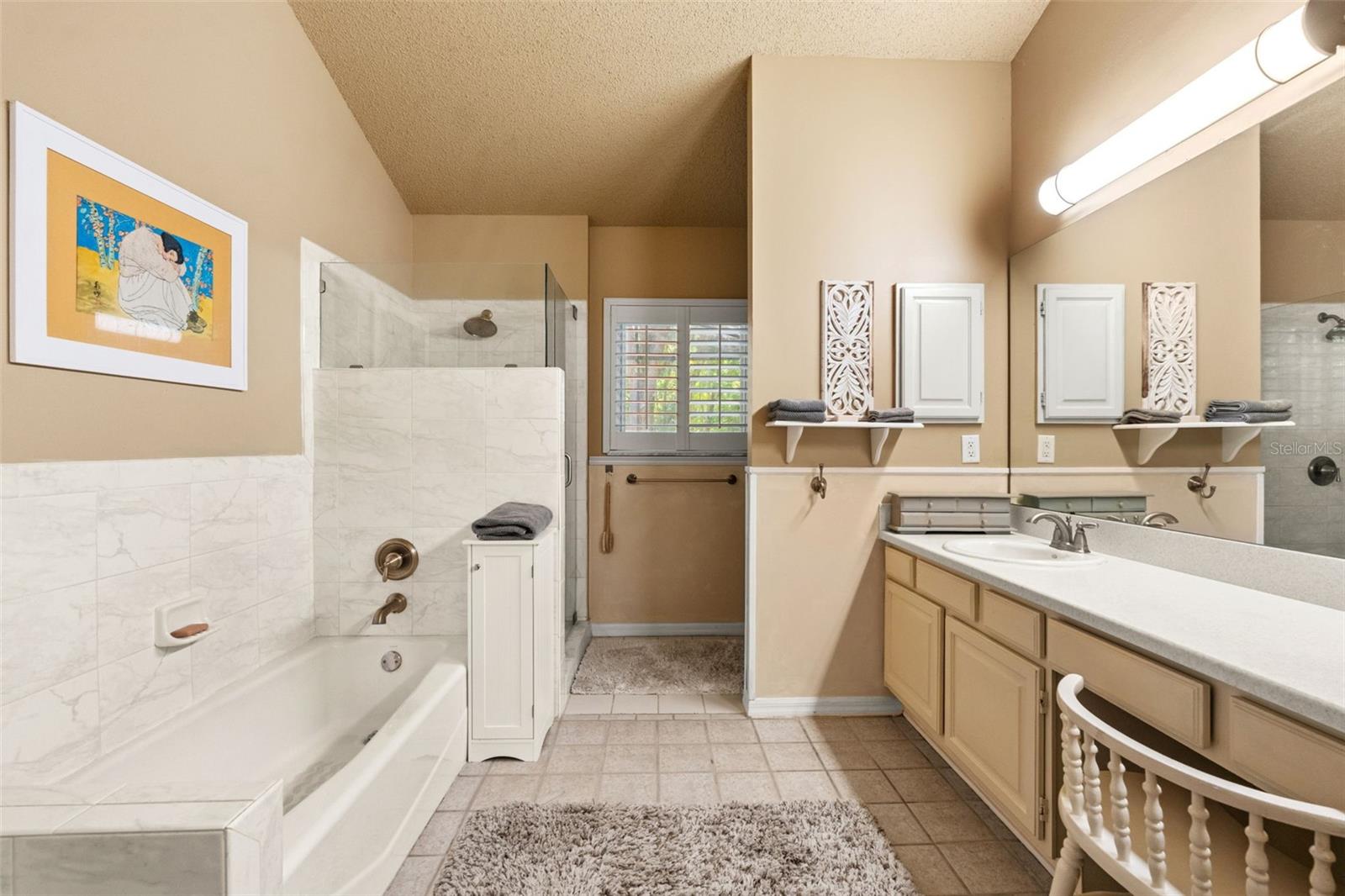 Listing photo id 33 for 16105 Cadbury Court