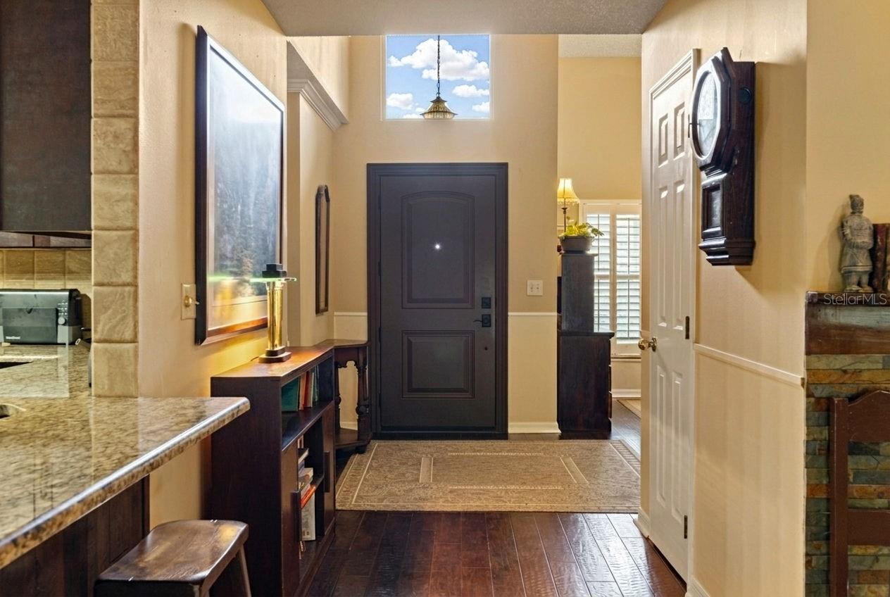 Listing photo id 5 for 16105 Cadbury Court