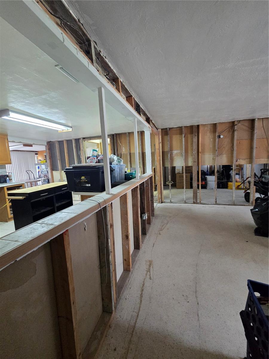 Listing photo id 4 for 4556 Edith Street