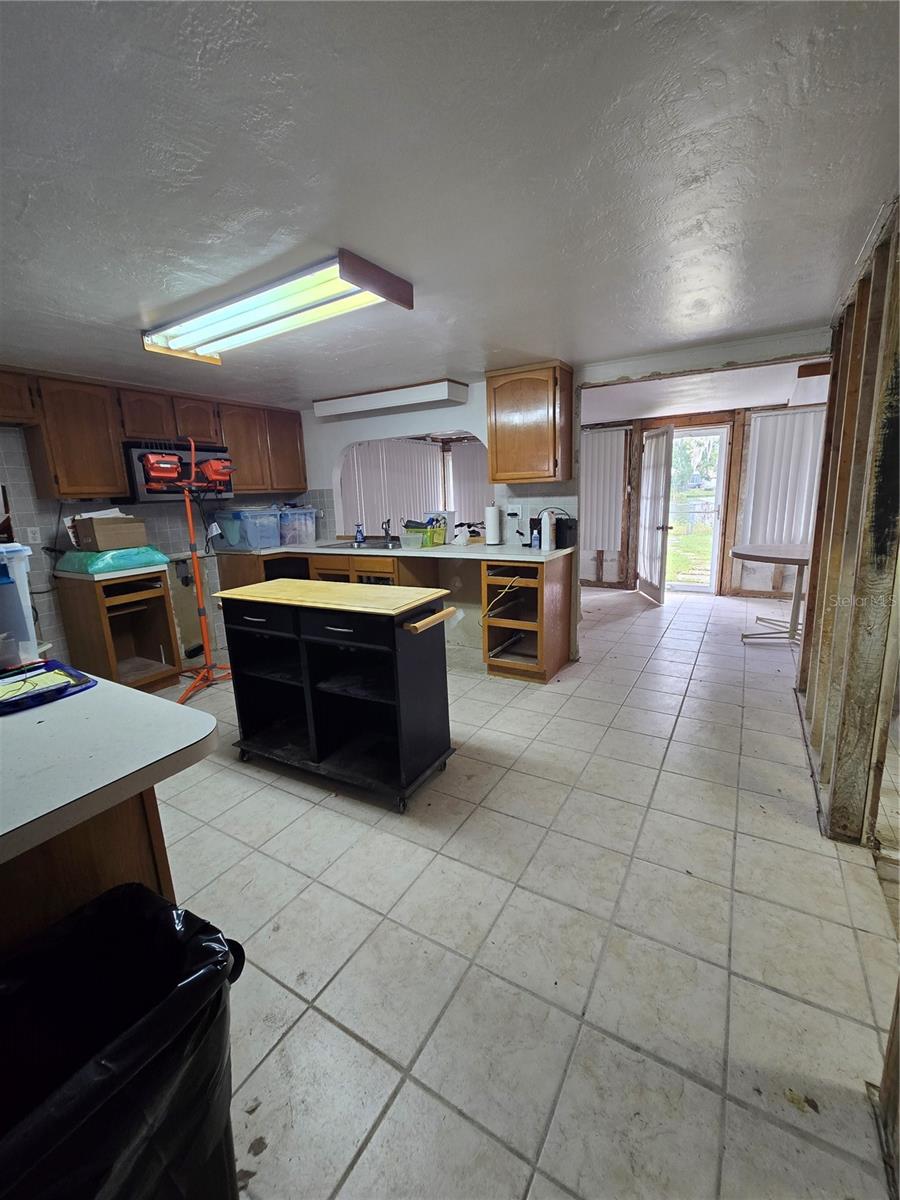 Listing photo id 5 for 4556 Edith Street