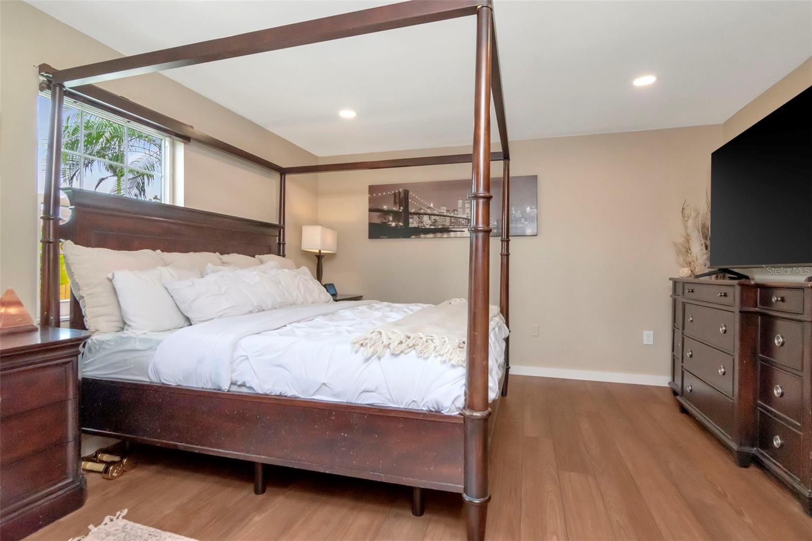 Image 13 of 33 For 2601 60th Avenue S