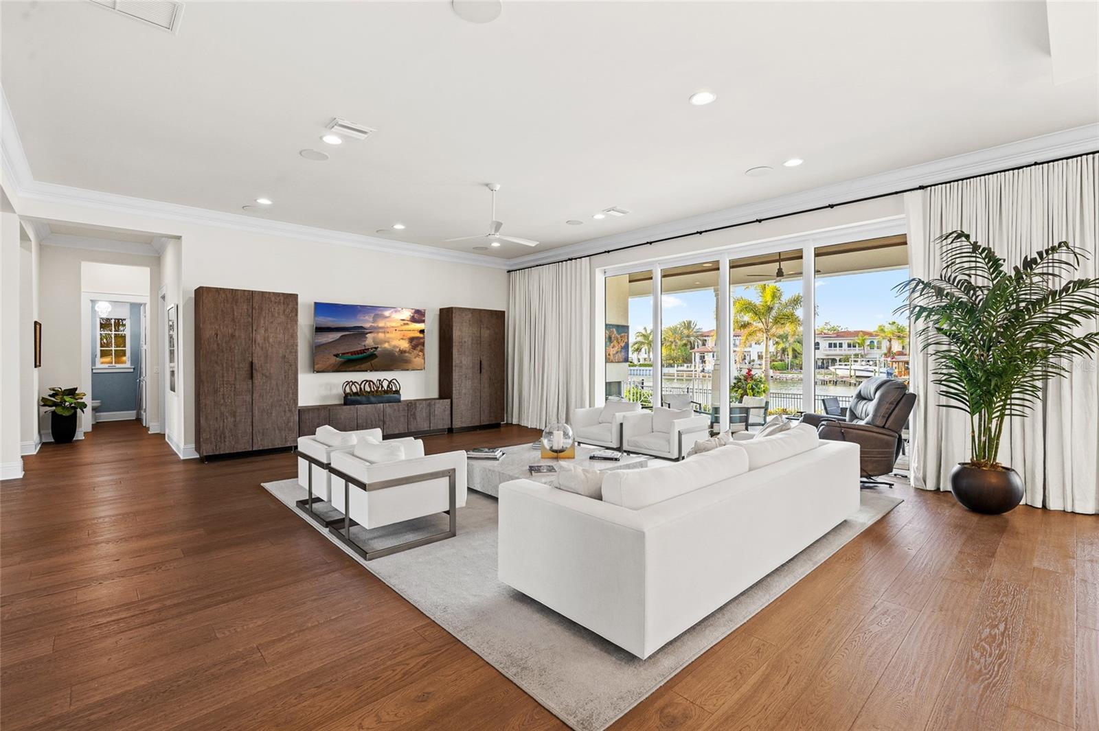 Image 16 of 93 For 5111 Homer Avenue