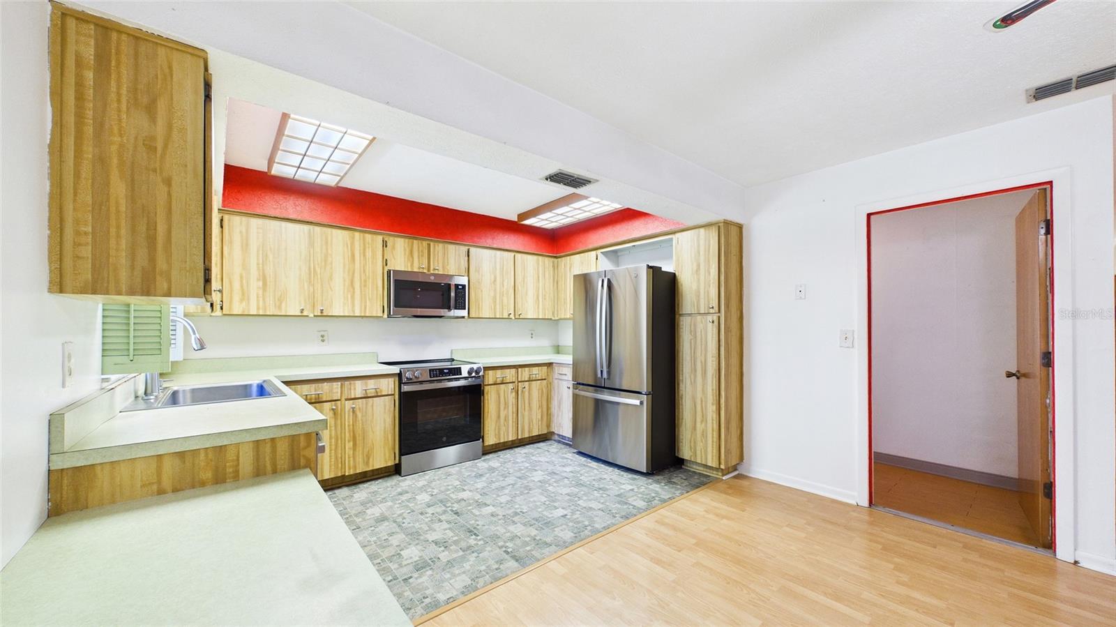 Image 17 of 54 For 38938 Tall Drive