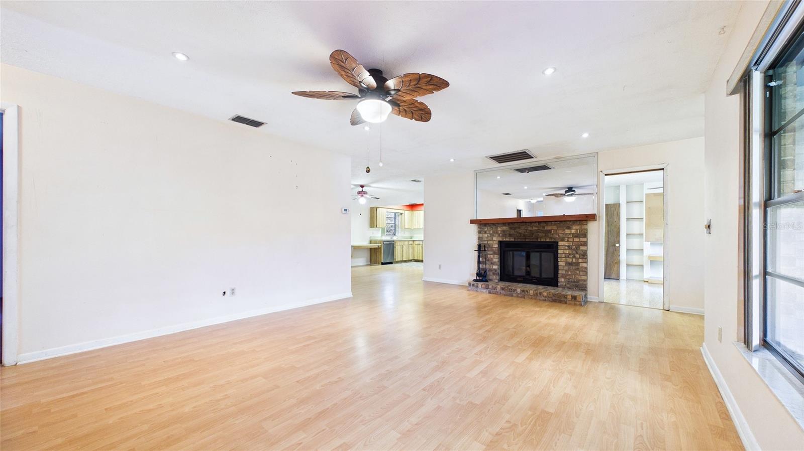 Image 9 of 54 For 38938 Tall Drive